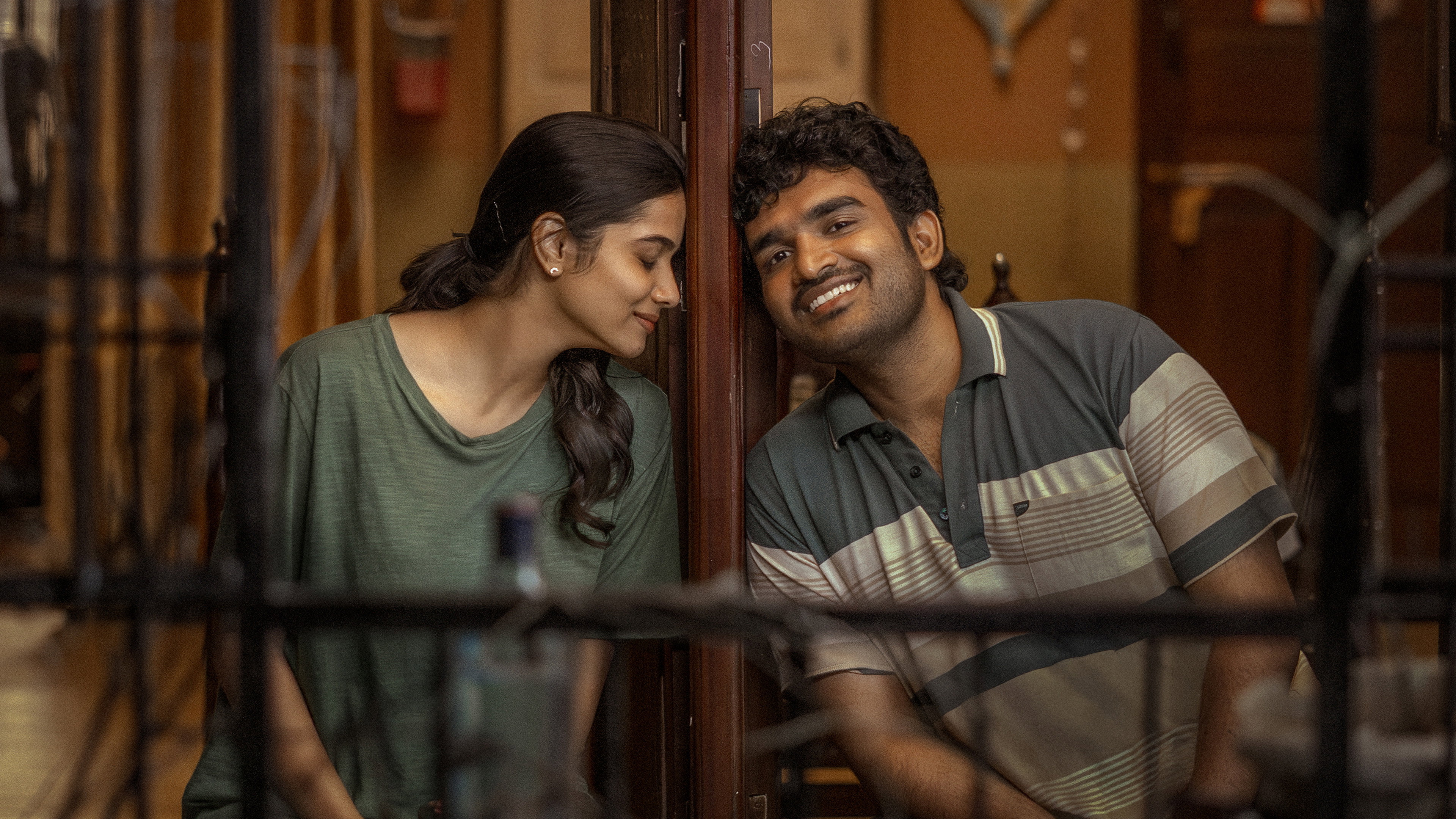 A young couple in Chennai Love Story HD Wallpaper