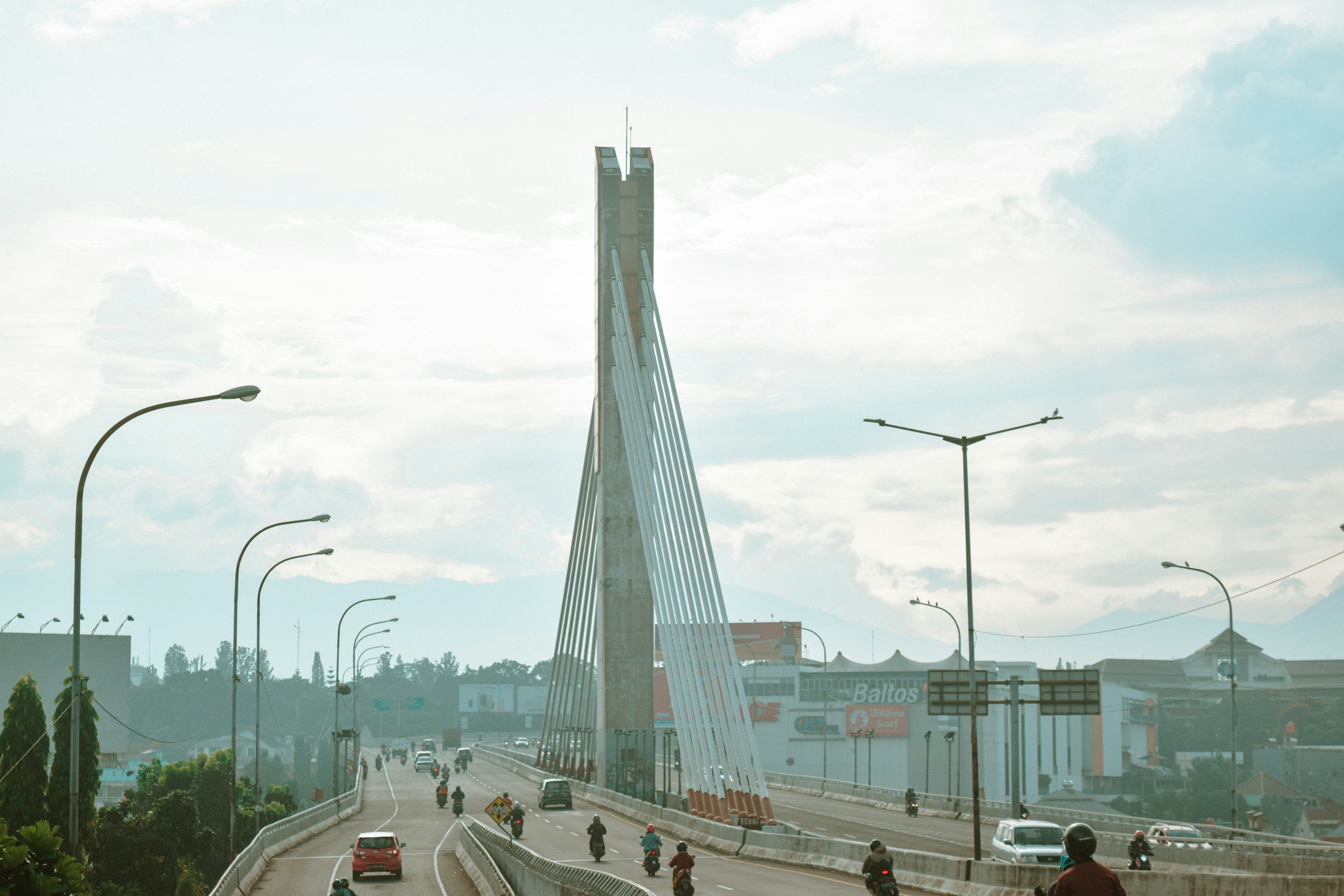 Traffic on Pasupati Cable-Stayed Bridge in Bandung HD Wallpaper
