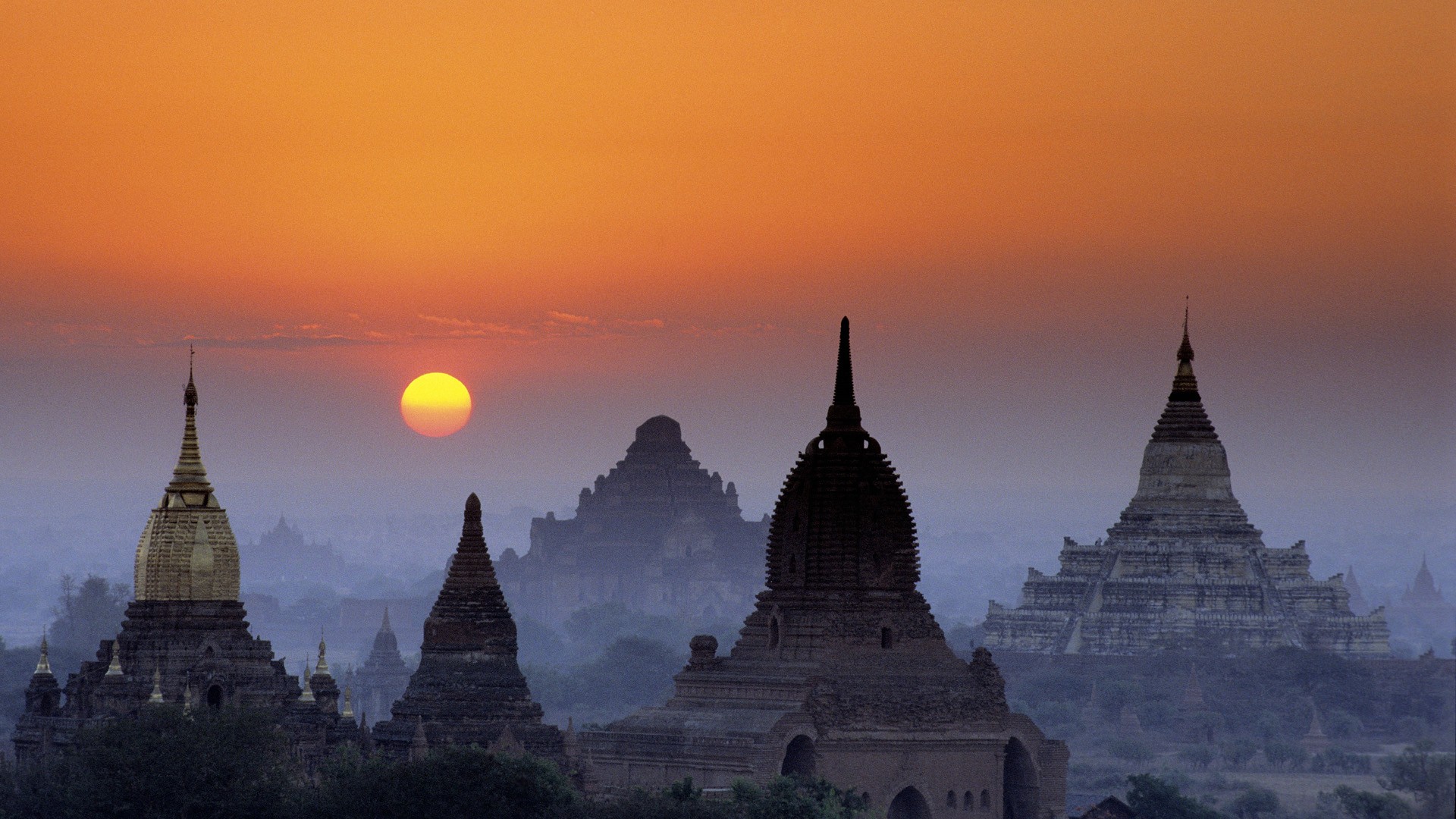 Ancient Buddhist temples of Bagan at sunset HD Wallpaper
