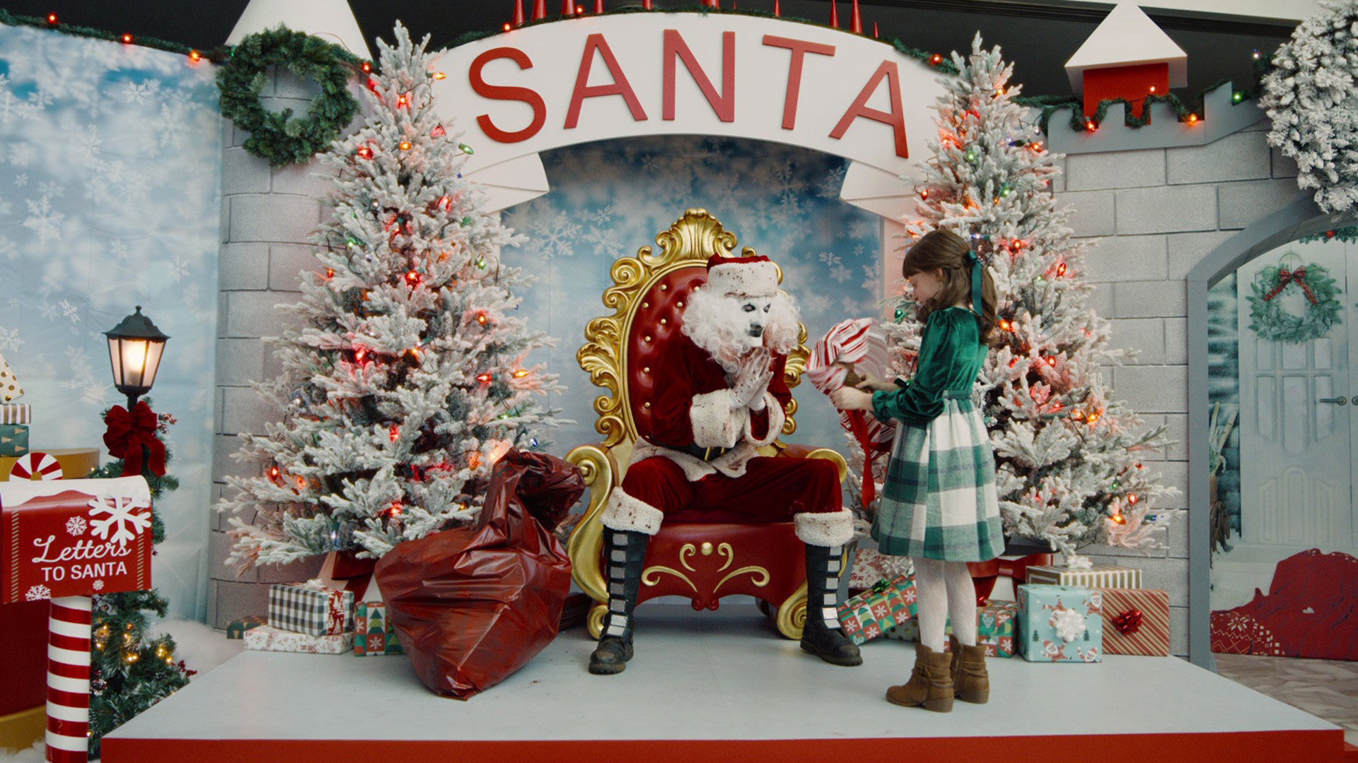 Art the Clown as Santa in Terrifier 3 HD Wallpaper