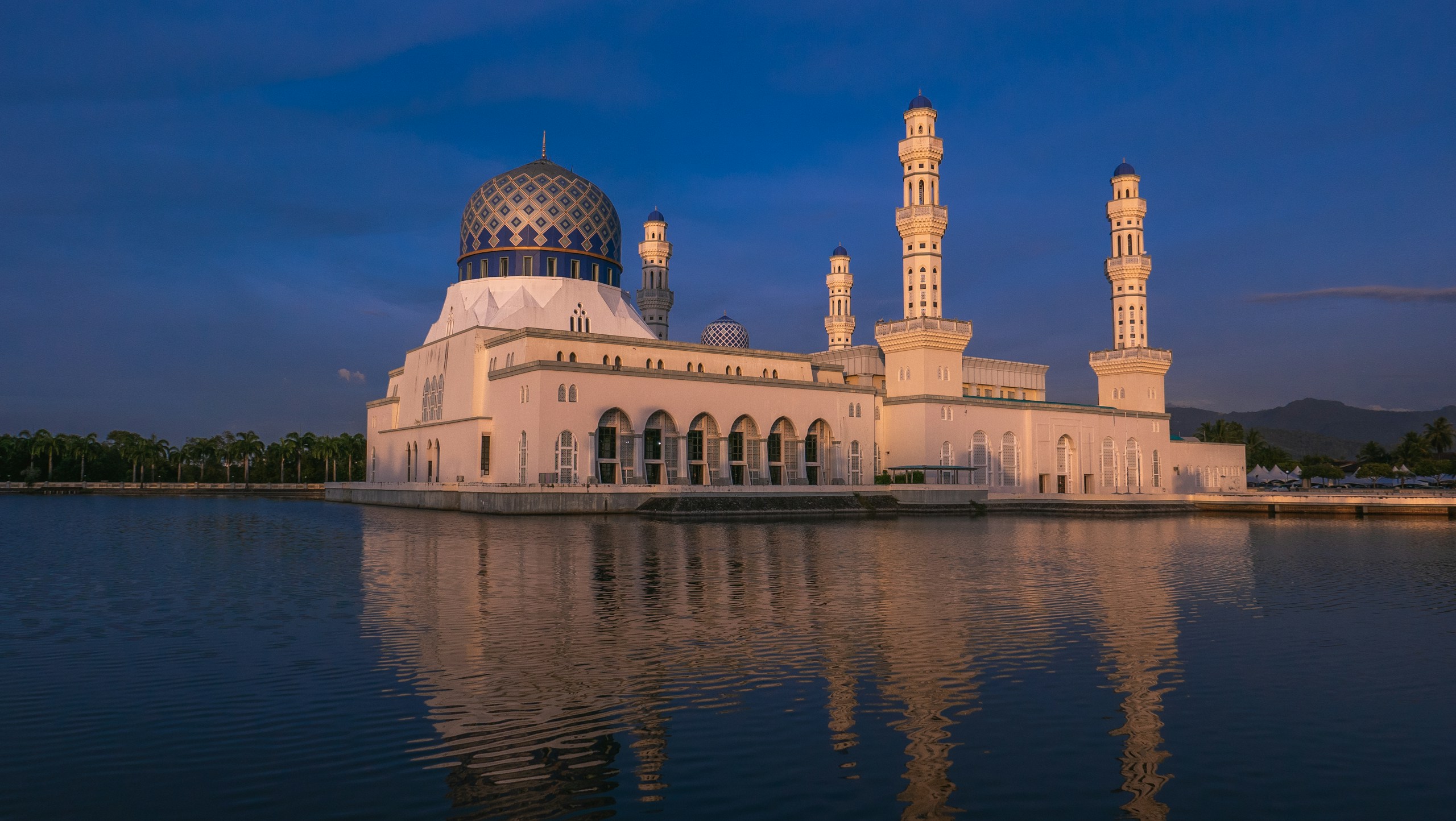 Kota Kinabalu City Mosque at Sunset HD Wallpaper