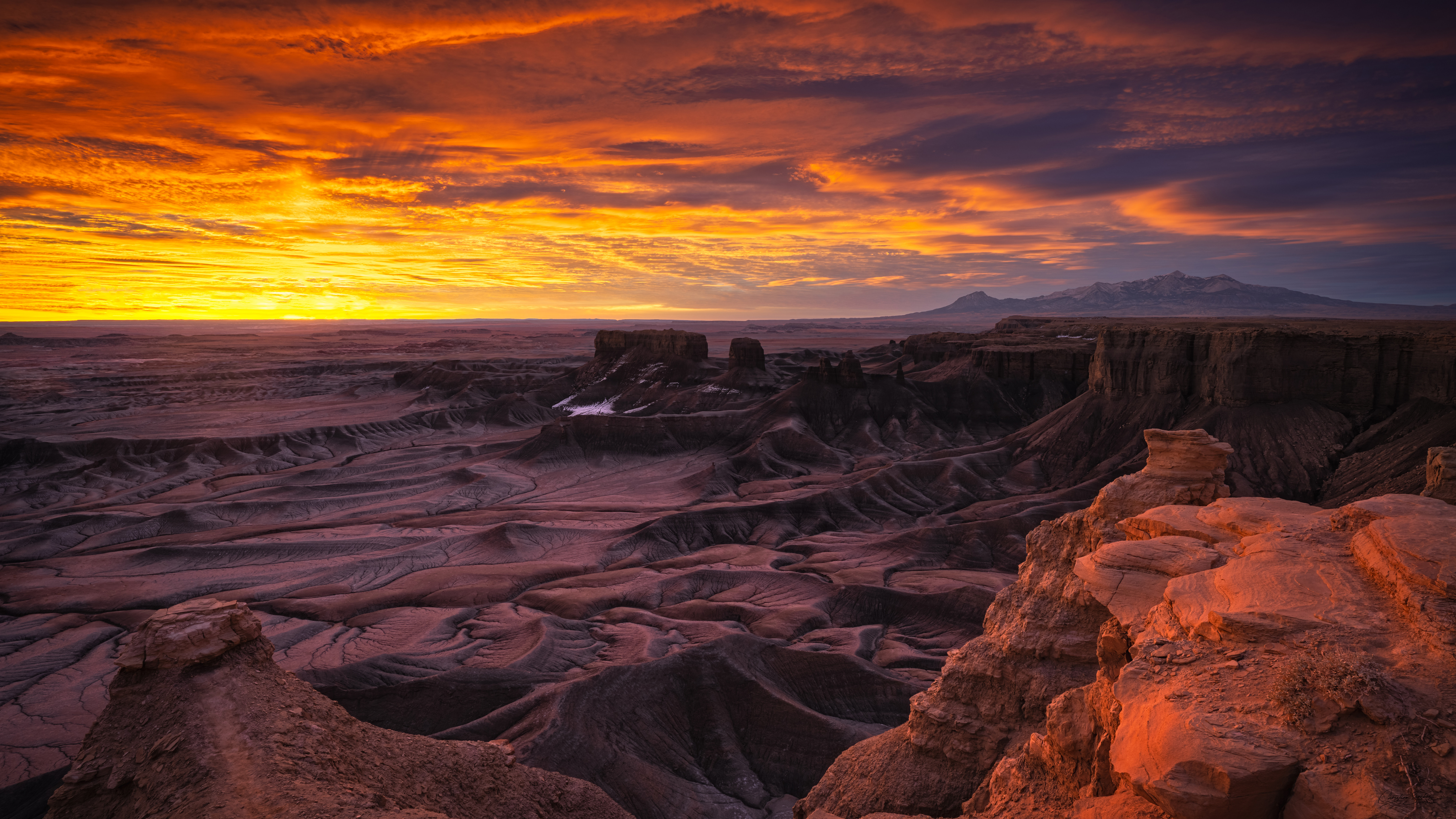 Sunset over desert badlands and rocky canyons HD Wallpaper