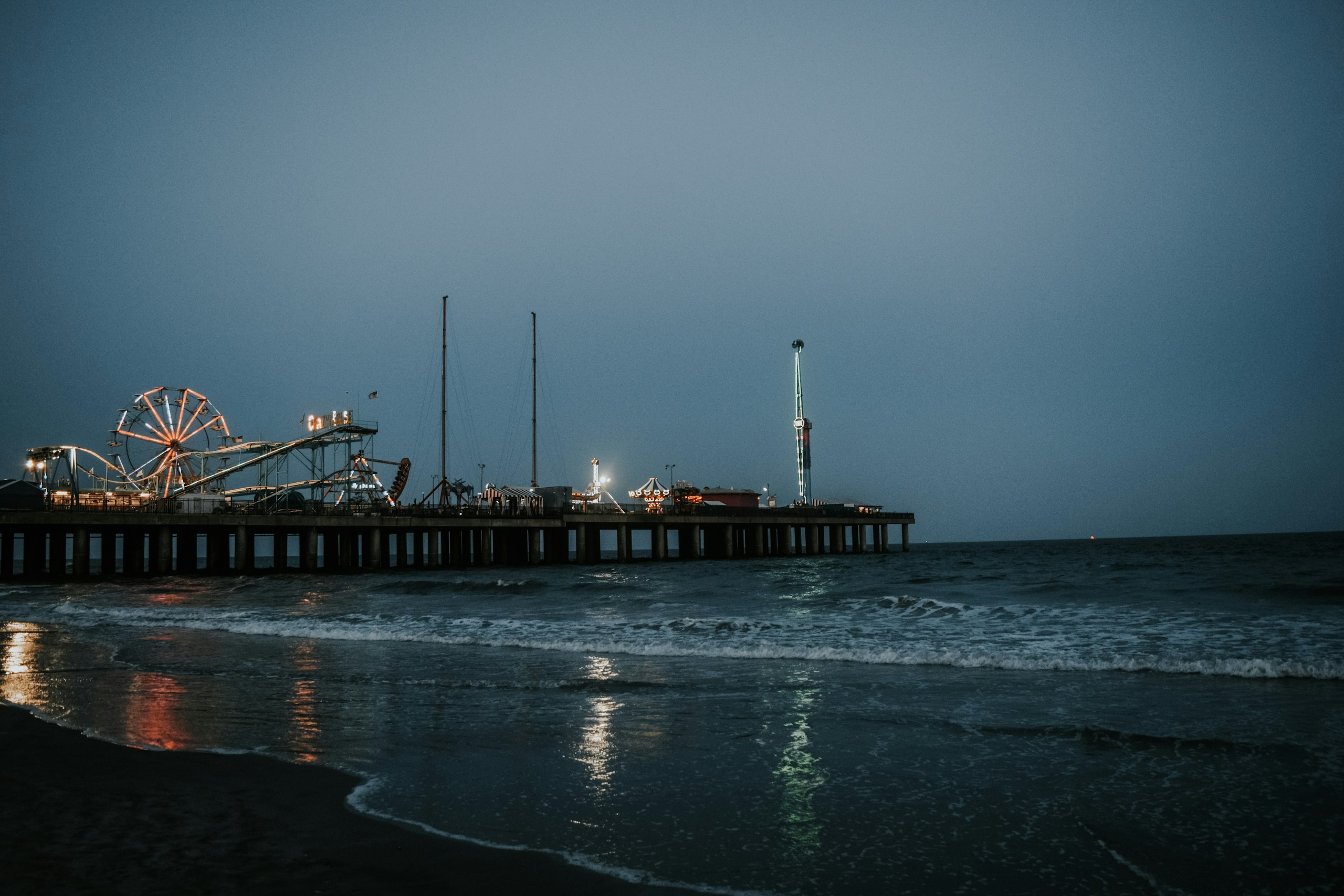 Amusement Park Pier at Dusk Over the Ocean HD Wallpaper