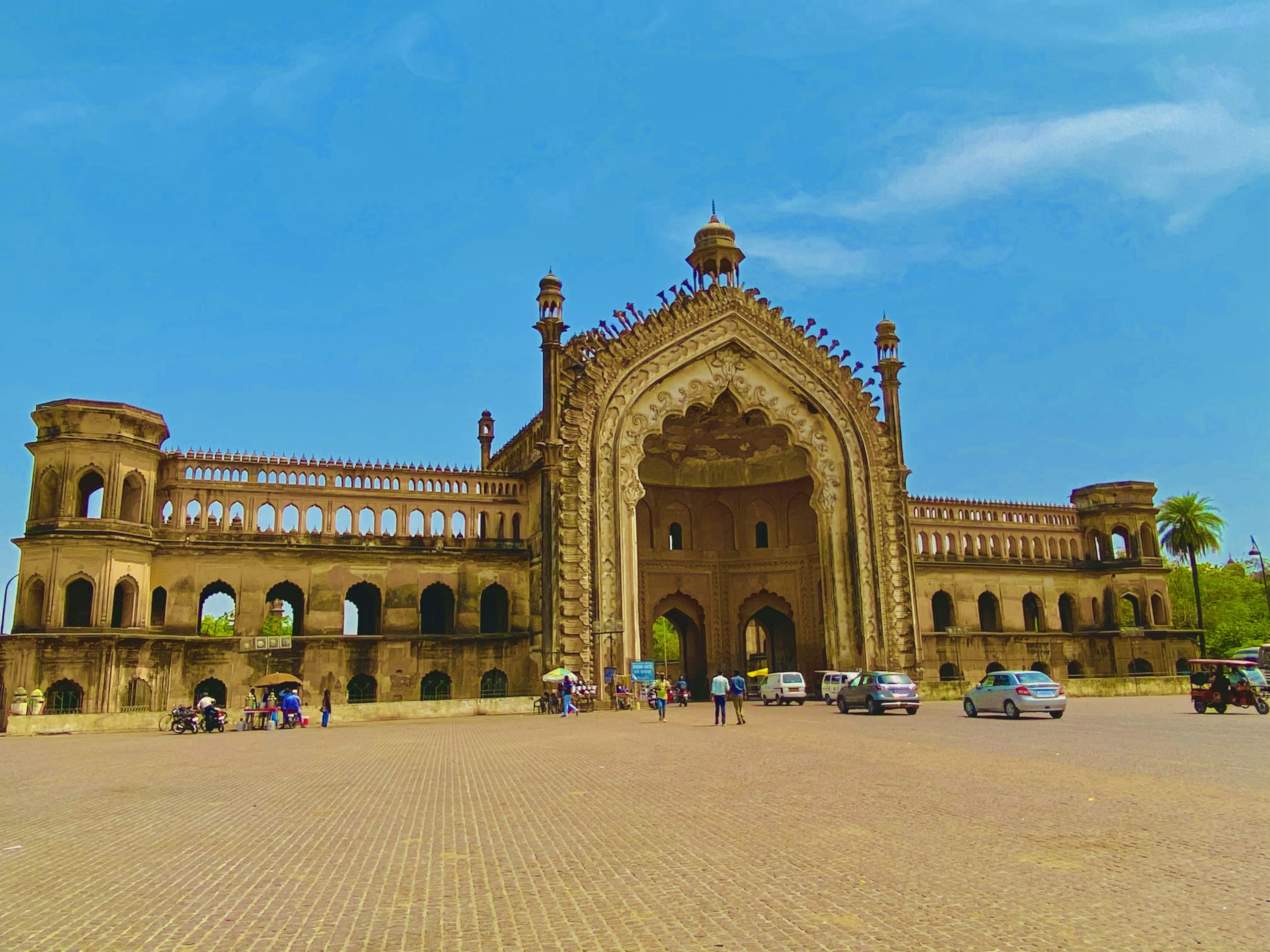 The Historic Rumi Darwaza Gate in Lucknow India HD Wallpaper
