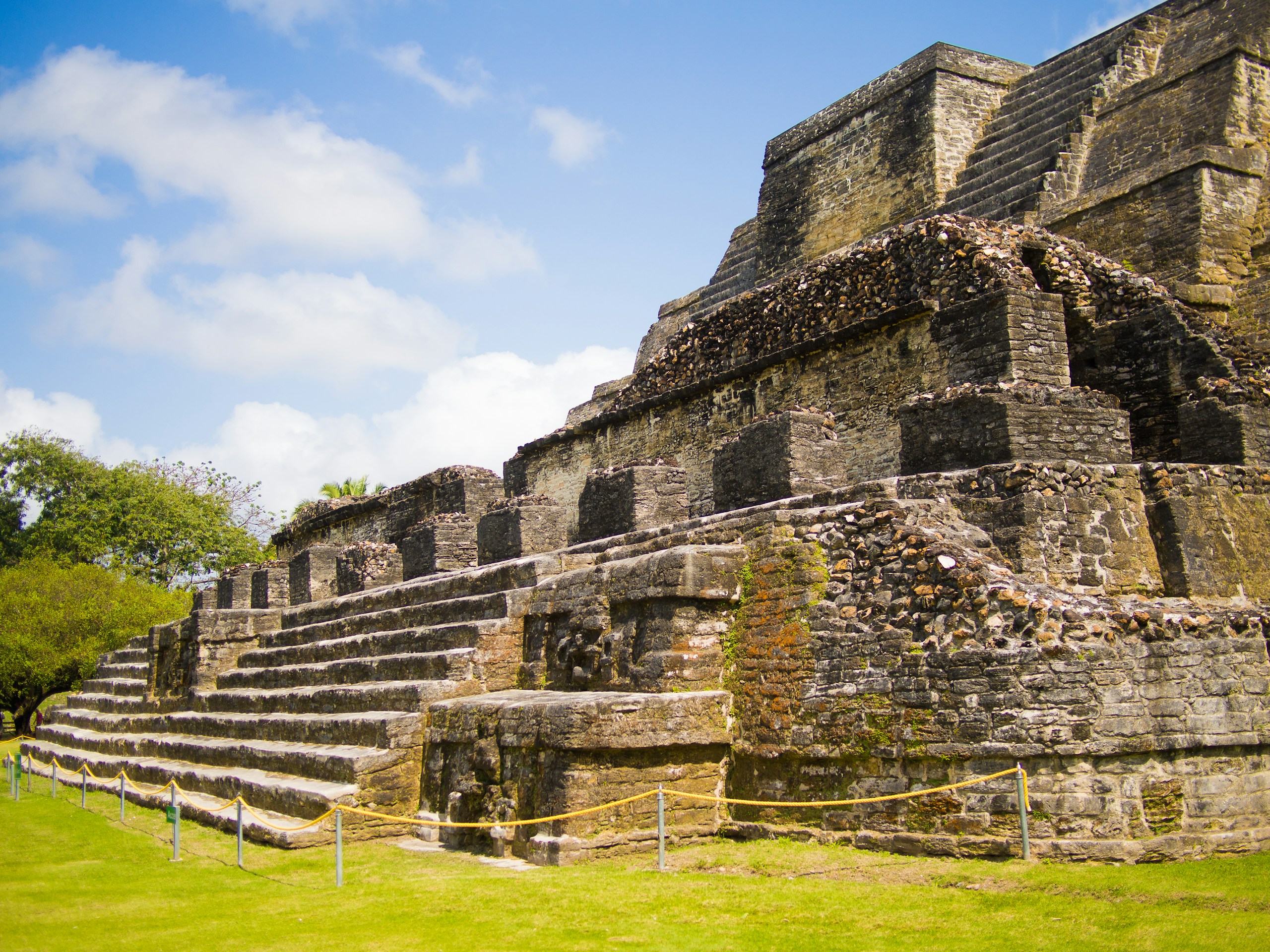 Ancient Mayan Stone Temple Ruins HD Wallpaper