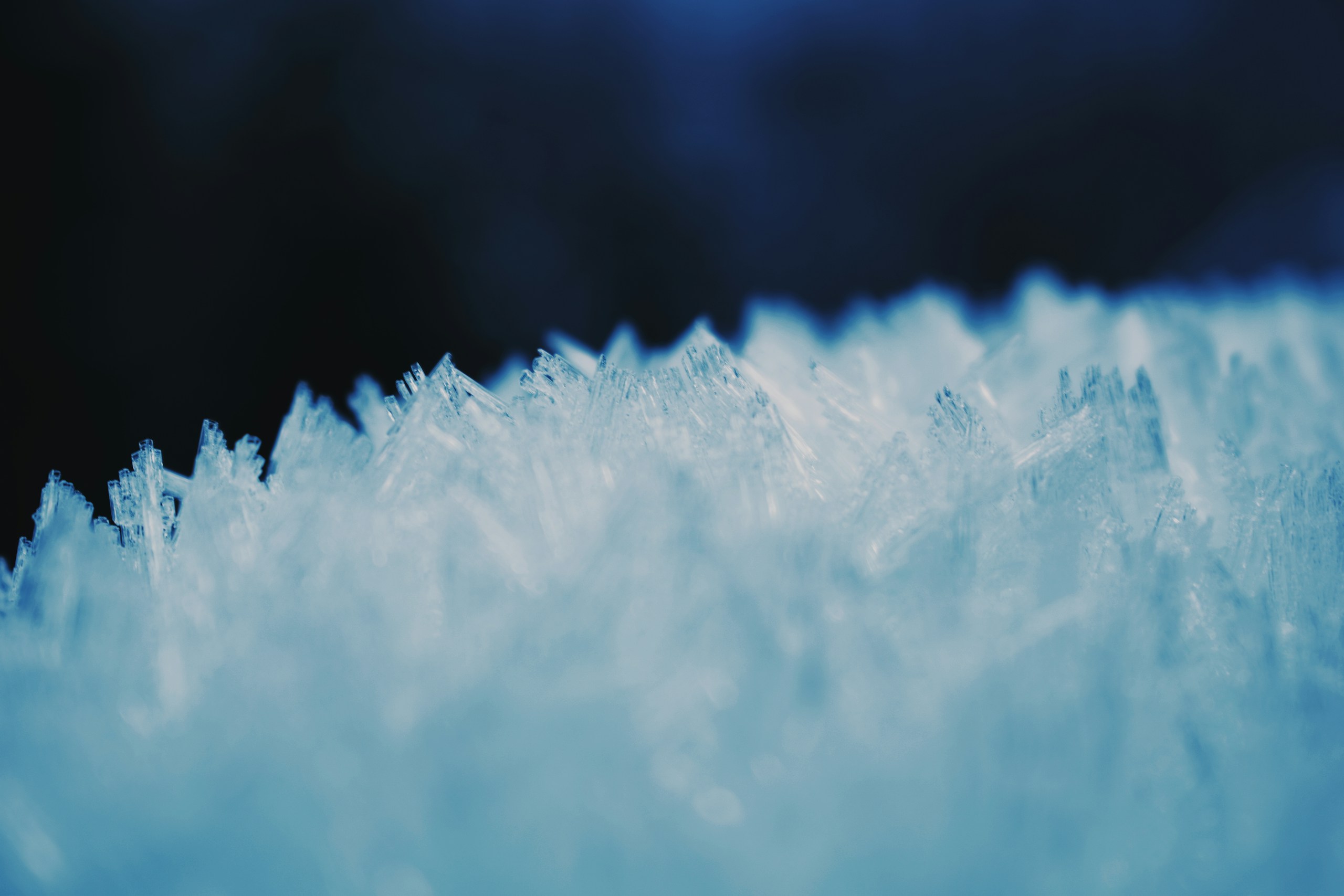Macro photography of sharp white ice crystals HD Wallpaper