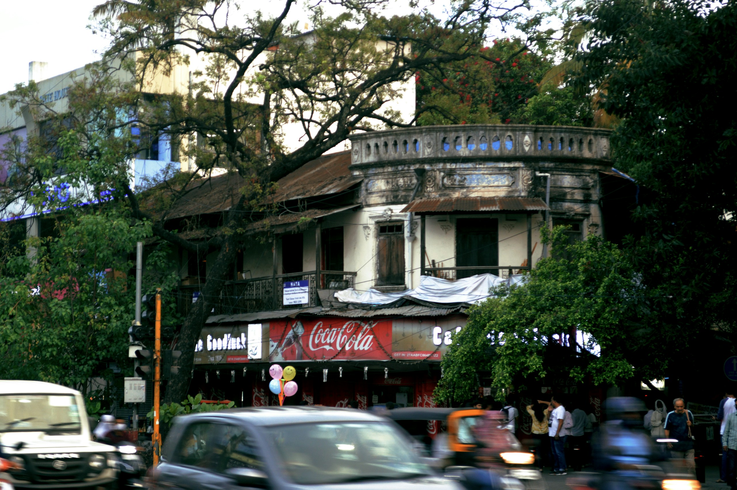 Historic Cafe Goodluck Building on a Busy Street HD Wallpaper