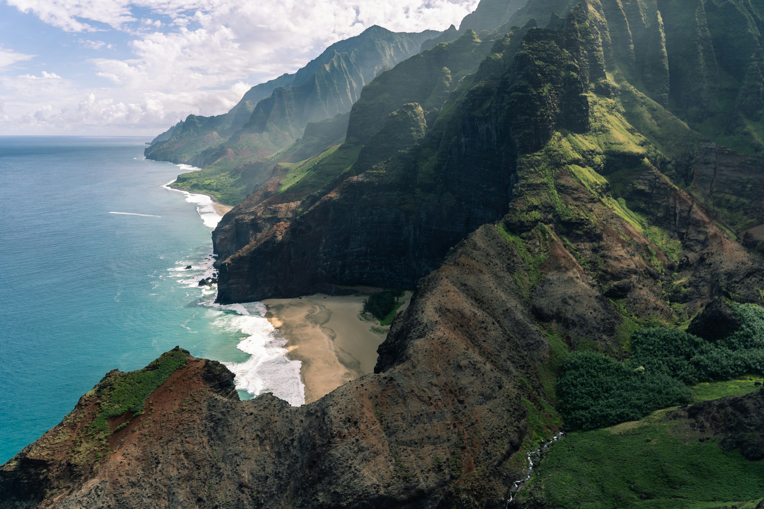Aerial View of the Na Pali Coast in Hawaii HD Wallpaper