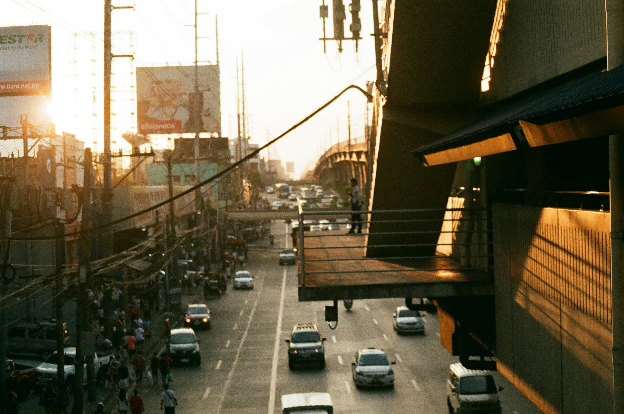 Busy City Street During Golden Hour HD Wallpaper