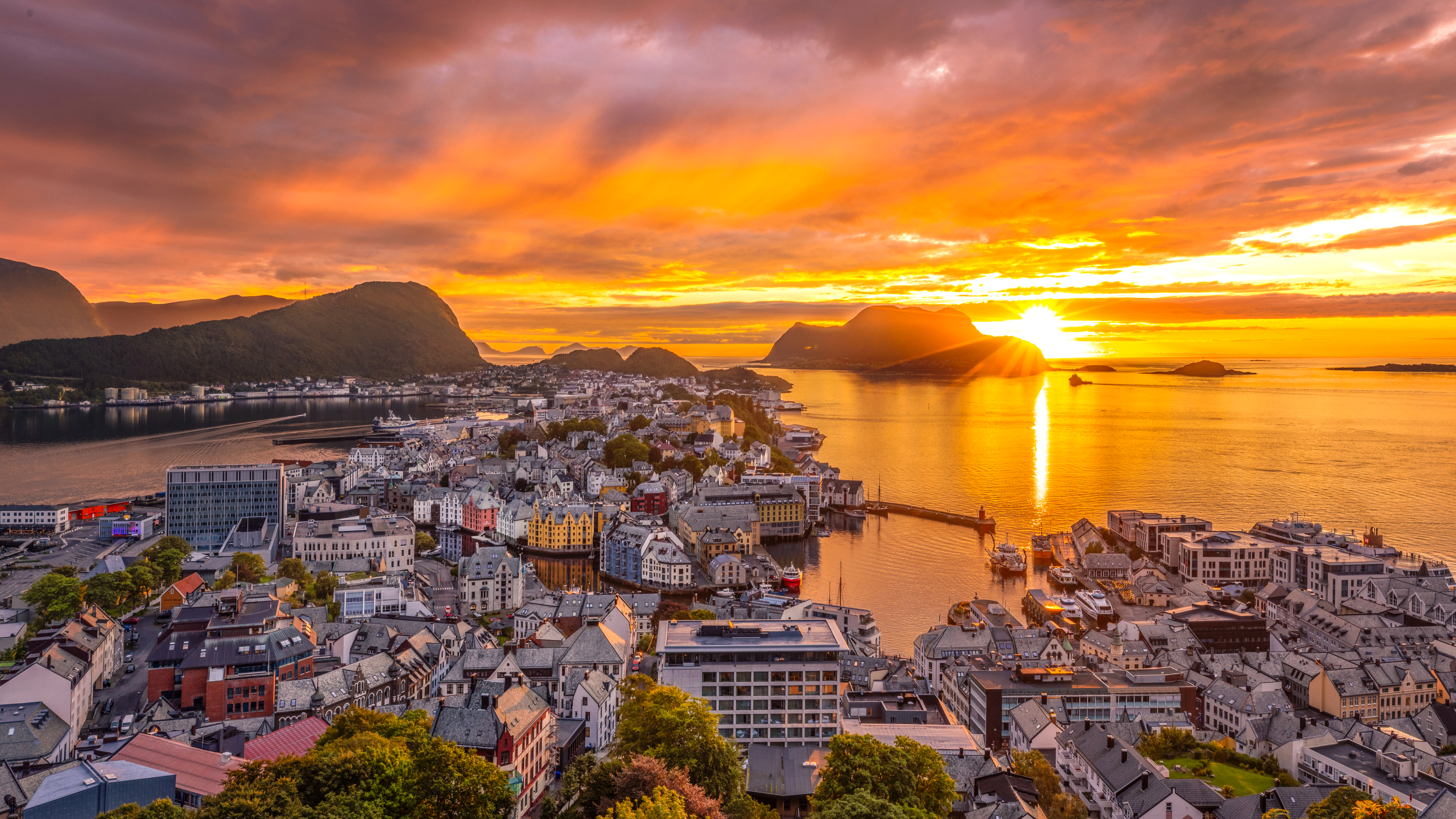 Sunset over the coastal city of Ålesund, Norway HD Wallpaper