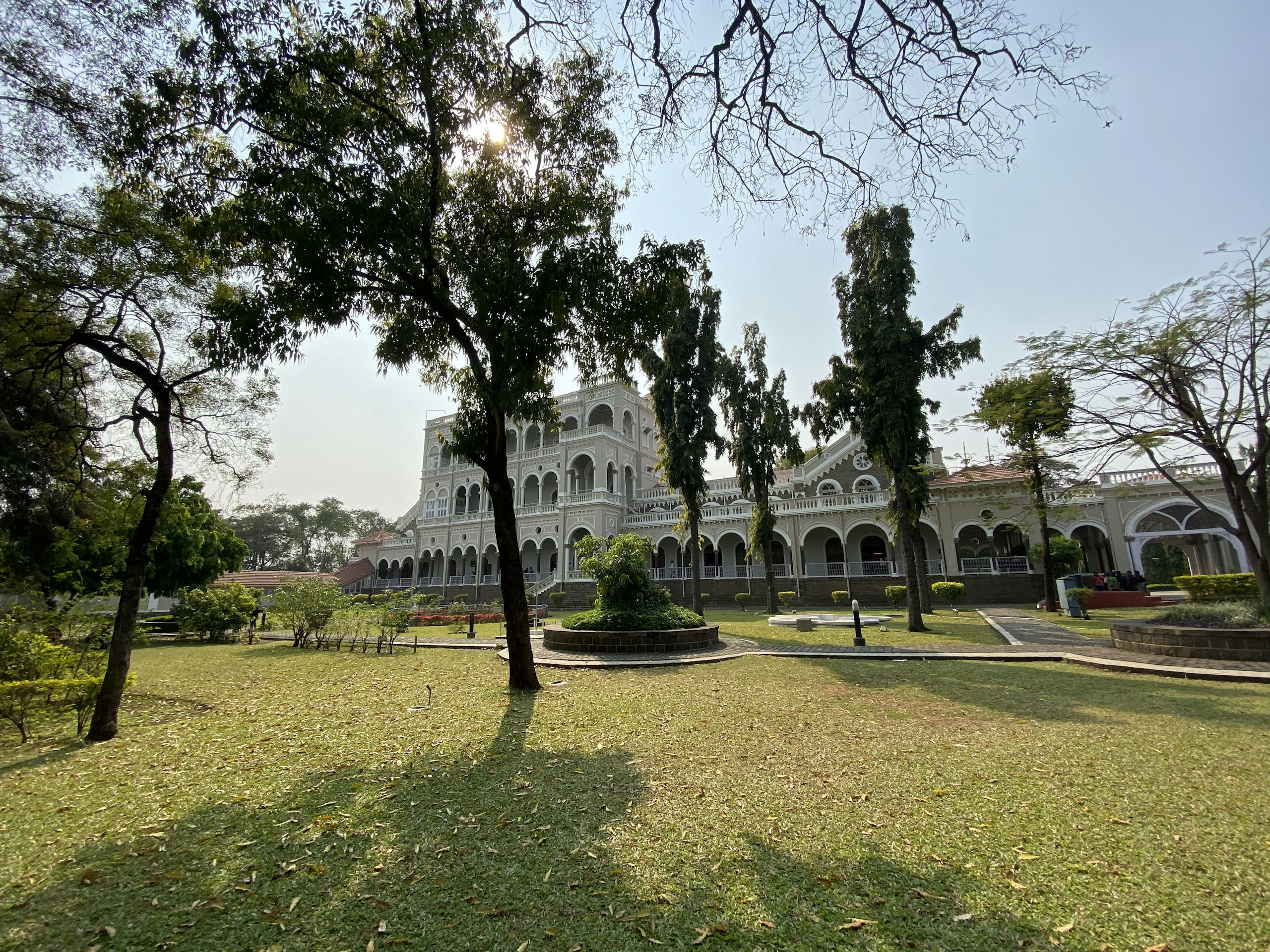 Aga Khan Palace with Garden Lawn HD Wallpaper