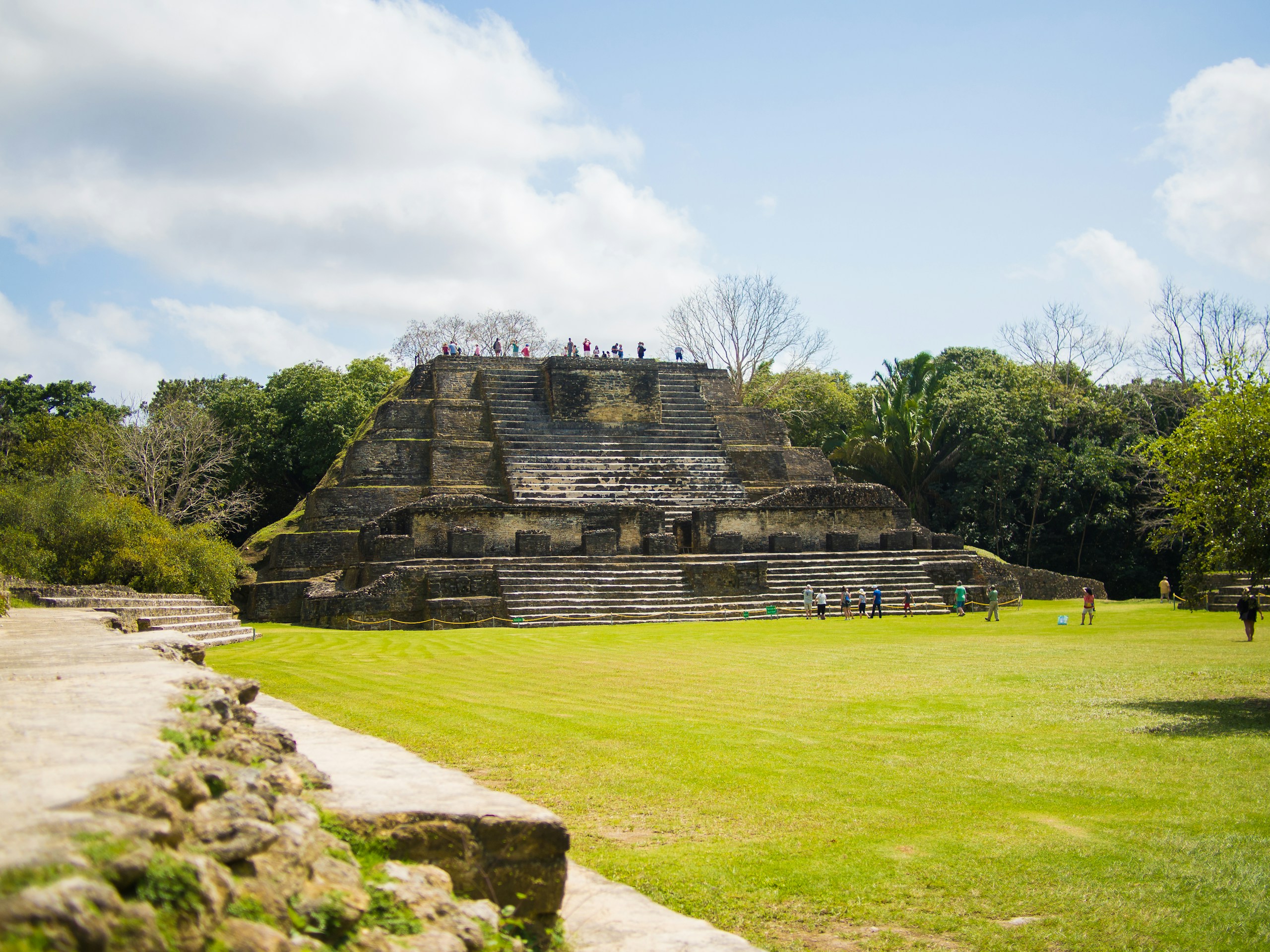 Ancient Mayan Step Pyramid at Altun Ha Belize HD Wallpaper