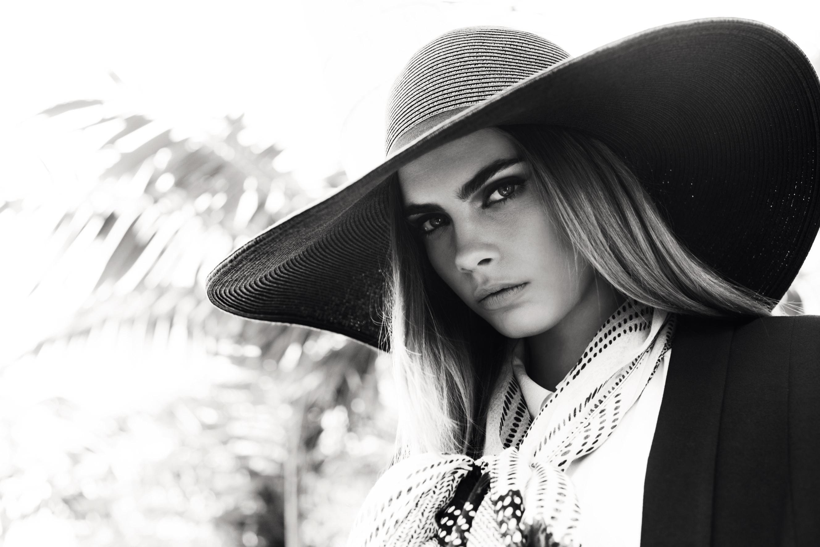 Cara Delevingne in Black and White Sun Hat HD Wallpaper