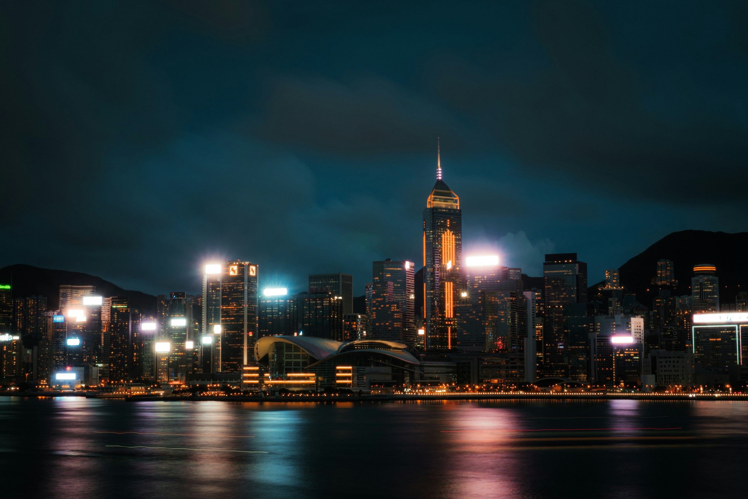 Hong Kong Skyline and Victoria Harbour at Night HD Wallpaper