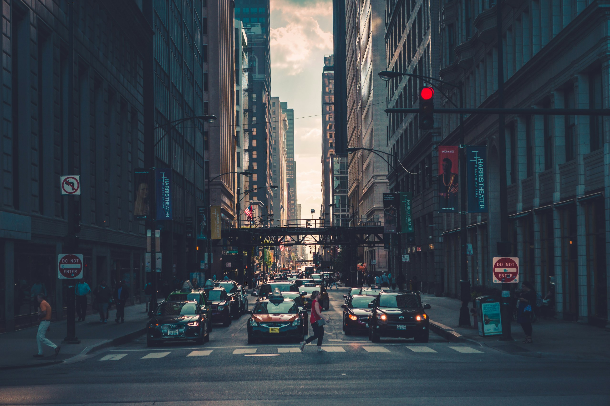 Busy Chicago Street with Skyscrapers and Traffic HD Wallpaper