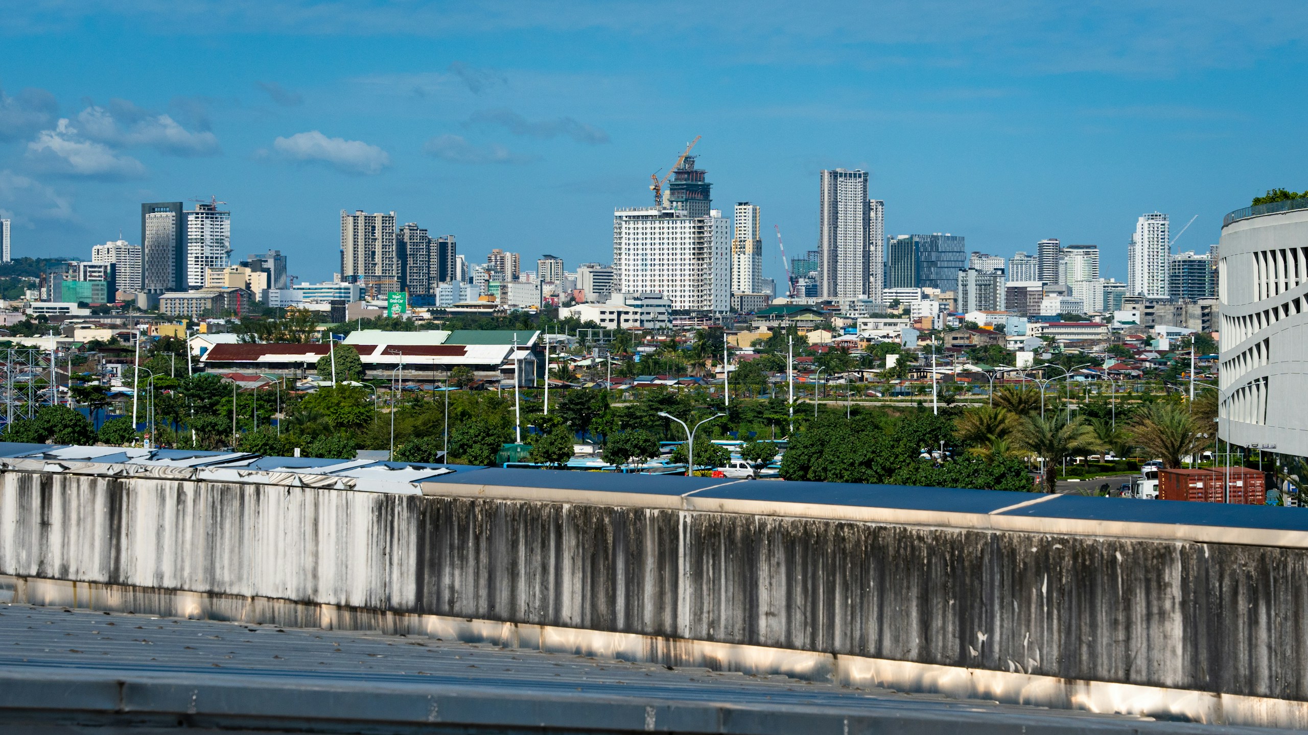 Skyline of Cebu City in the Philippines HD Wallpaper