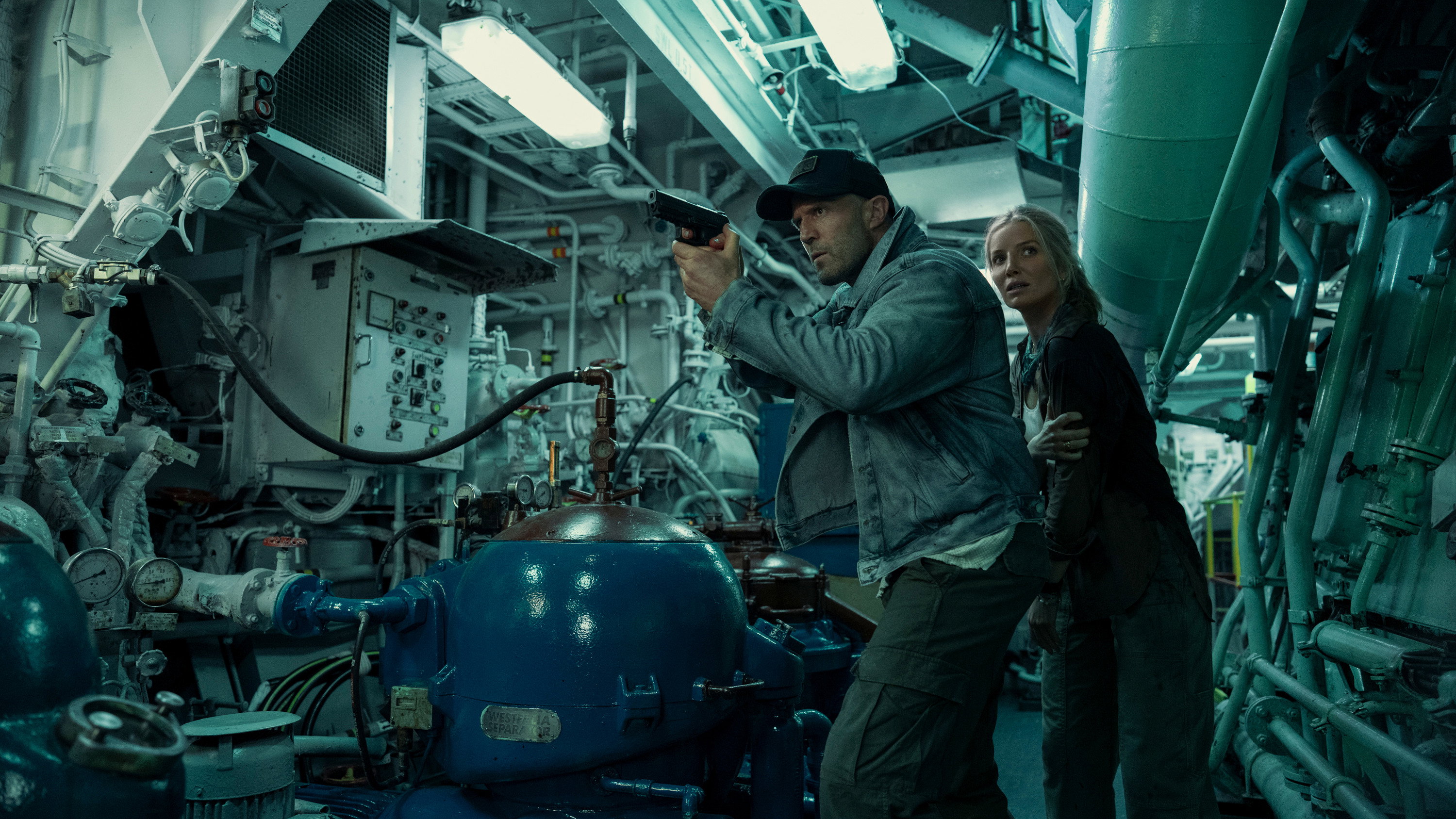 Jason Statham and Annabelle Wallis in Mutiny HD Wallpaper