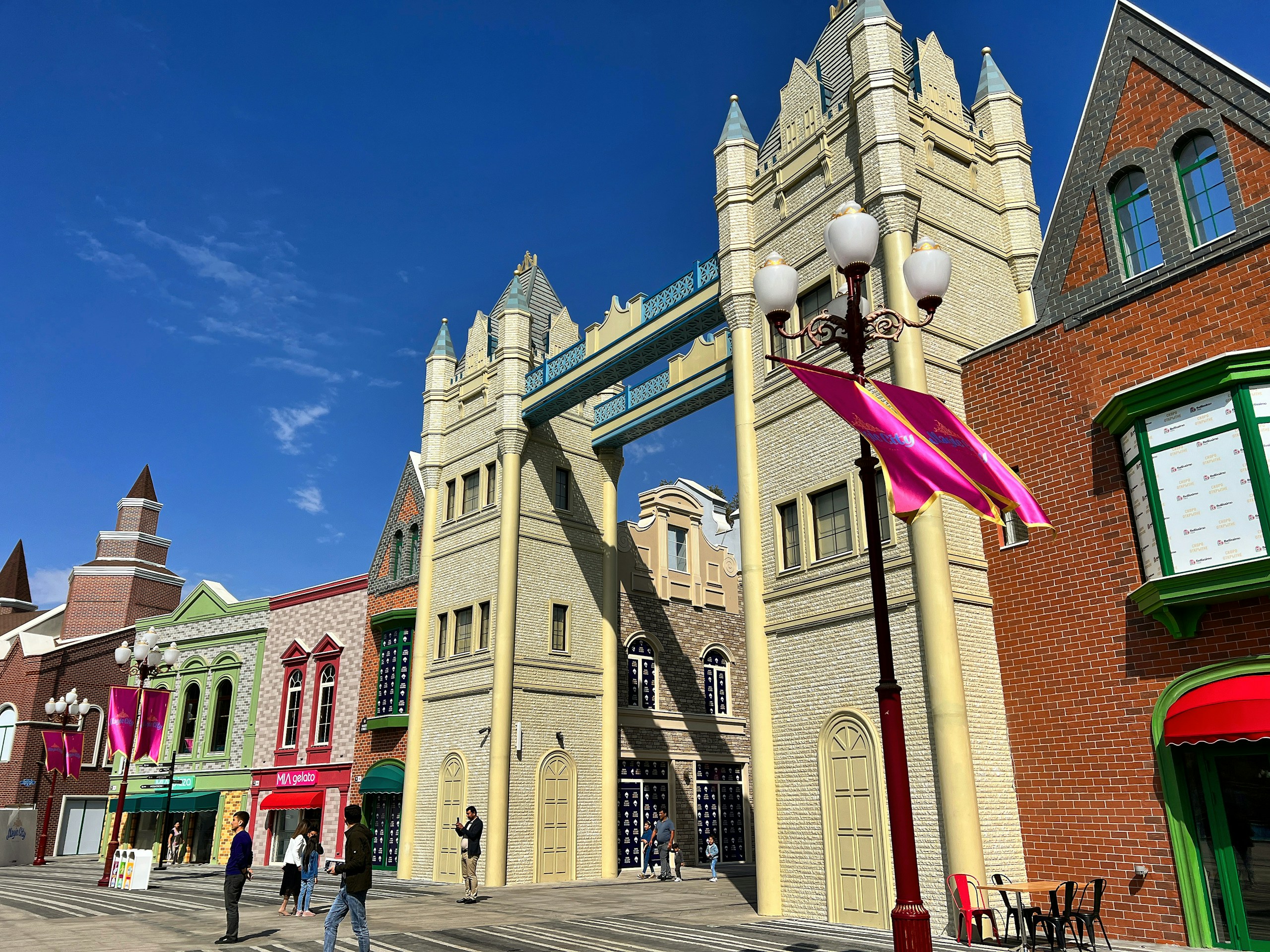 Tower Bridge Replica at Magic City in Tashkent HD Wallpaper
