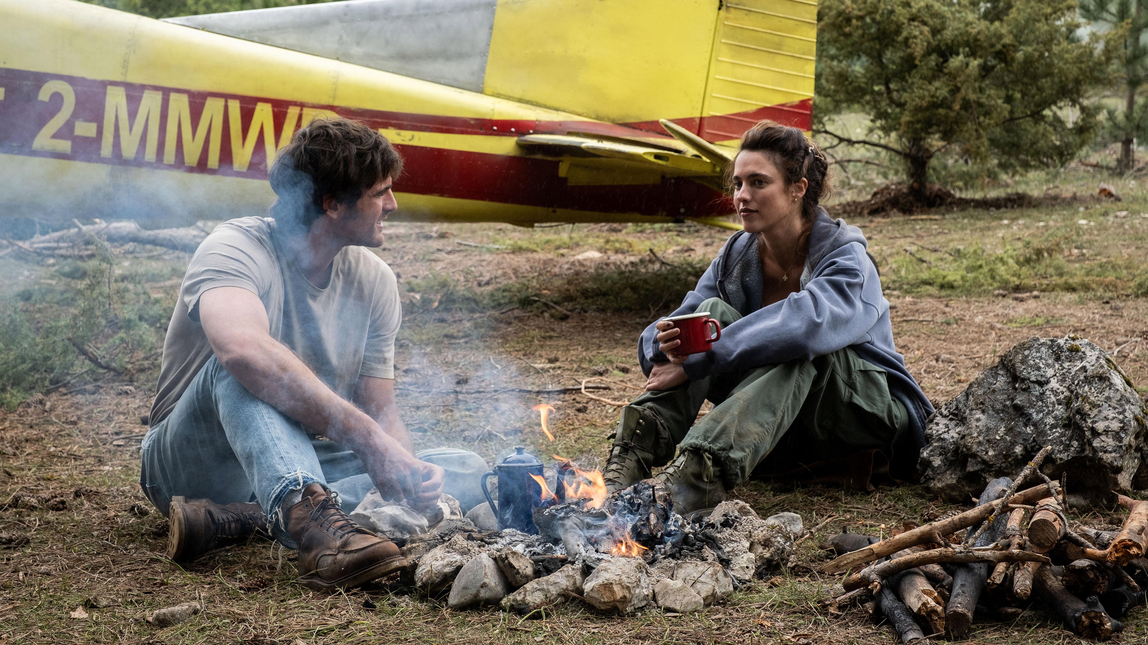 Man and Woman by Campfire in The Dog Stars HD Wallpaper