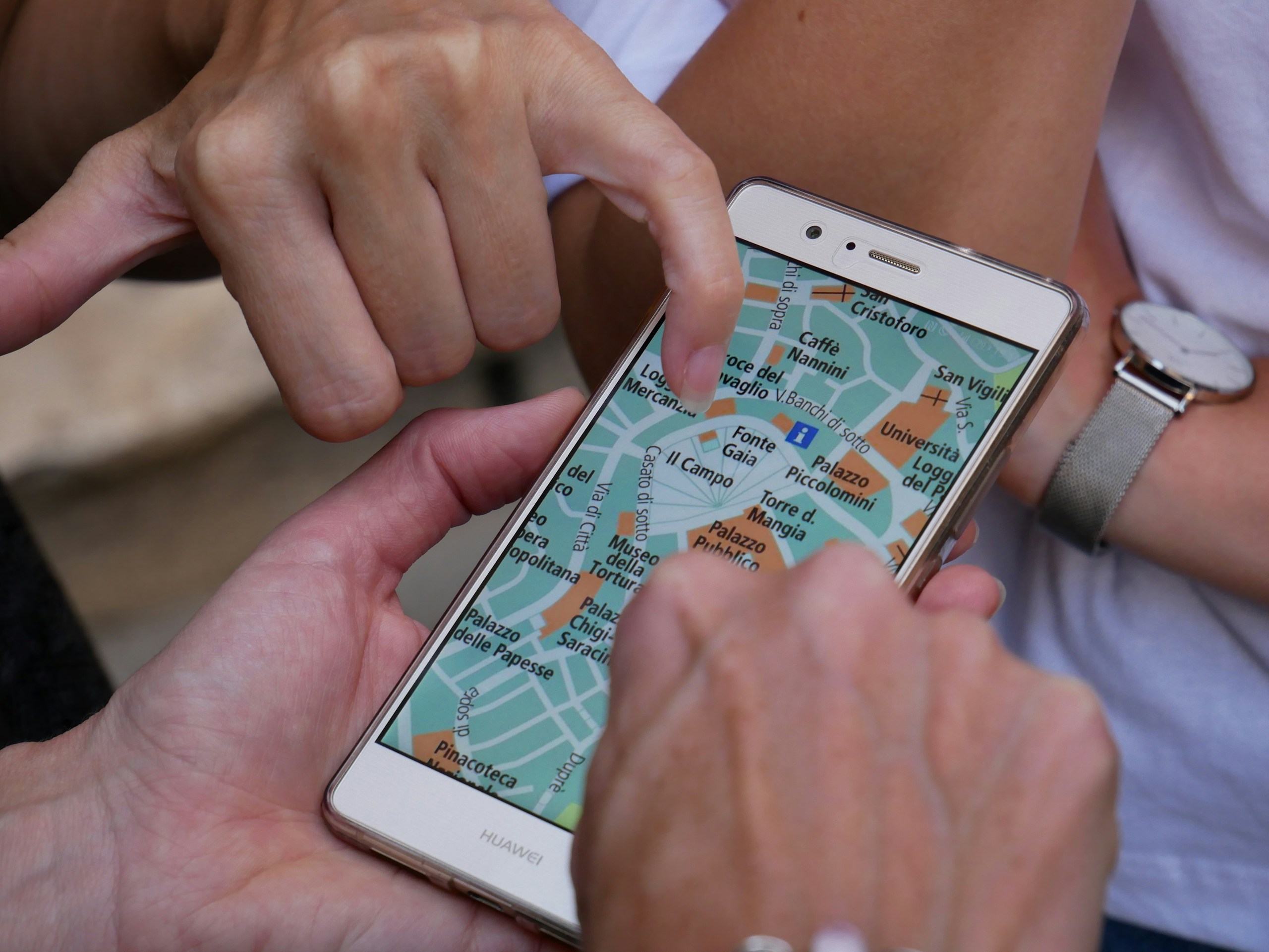 People using a smartphone map to navigate HD Wallpaper