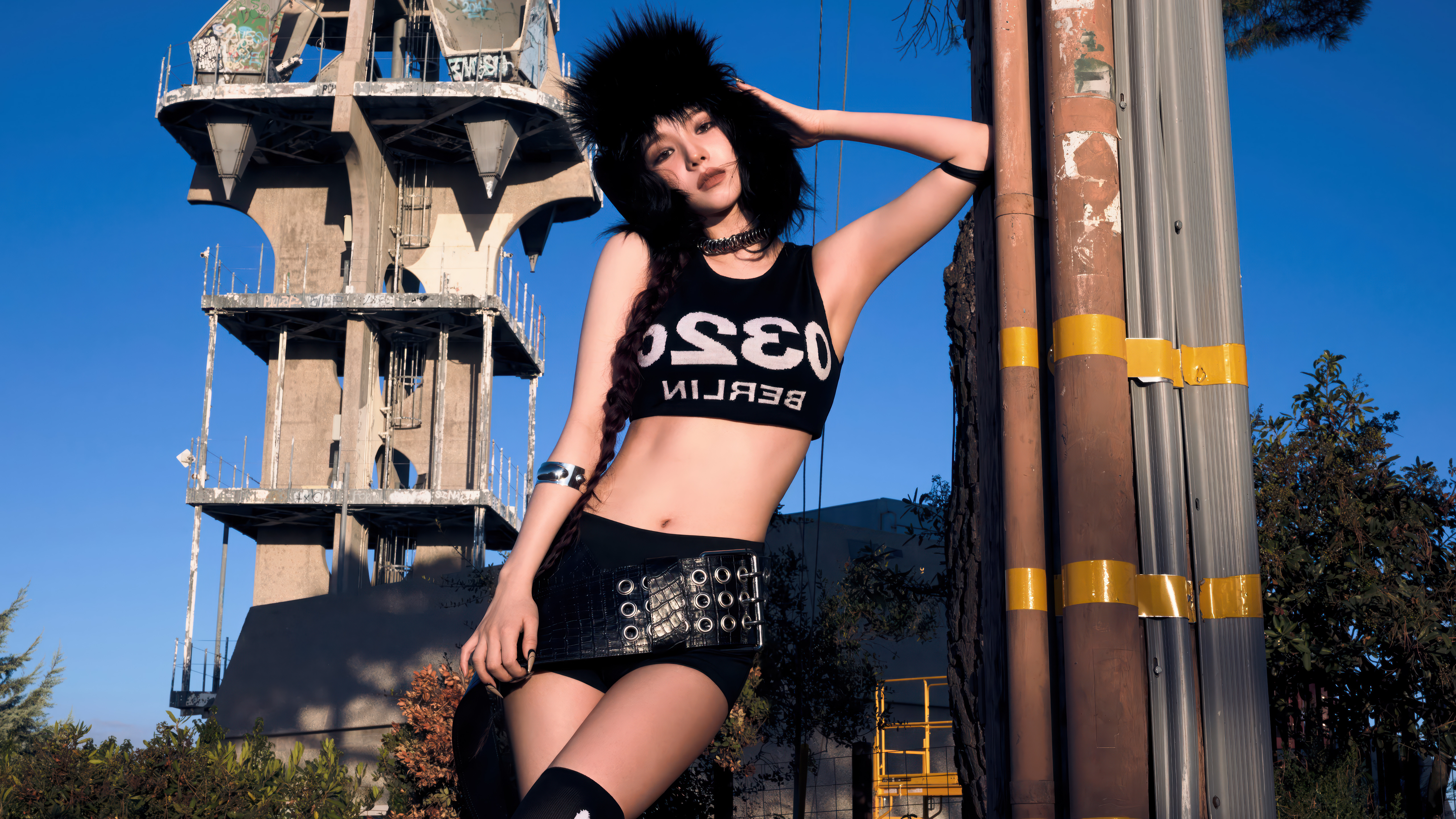 Ningning of aespa in Black Crop Top and Furry Hat HD Wallpaper