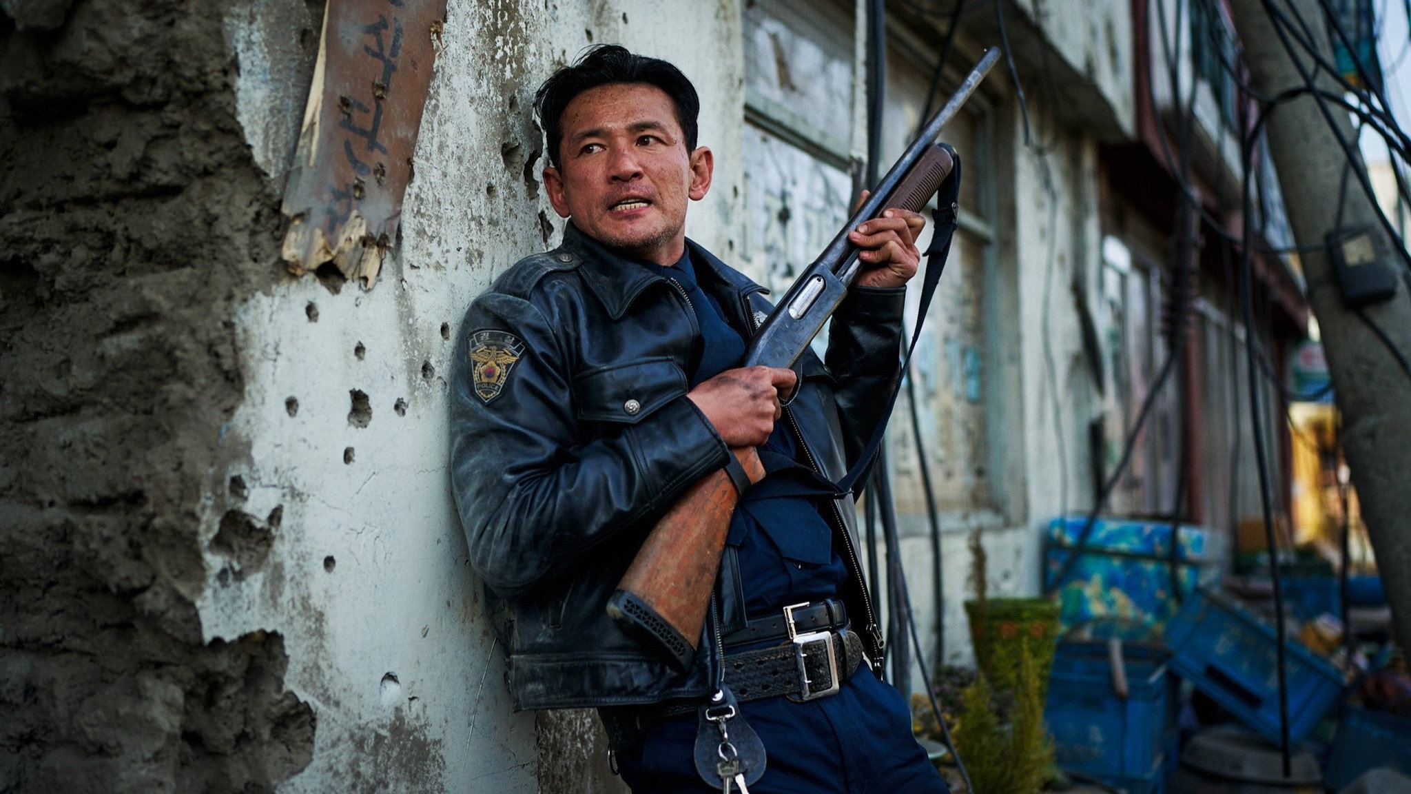 Hwang Jung-min as a Police Officer in Hope HD Wallpaper