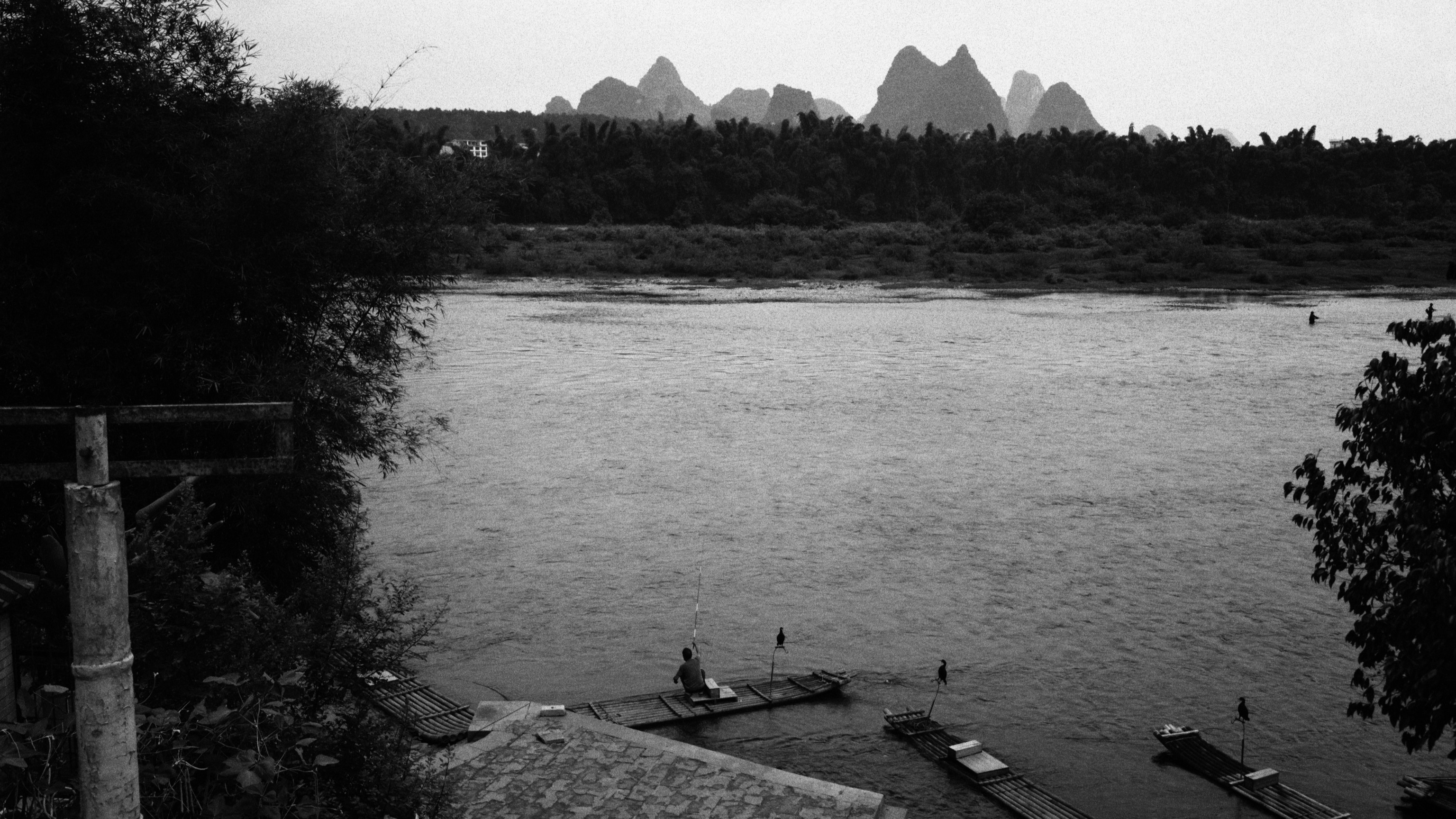 Traditional bamboo rafts on the Li River in China HD Wallpaper