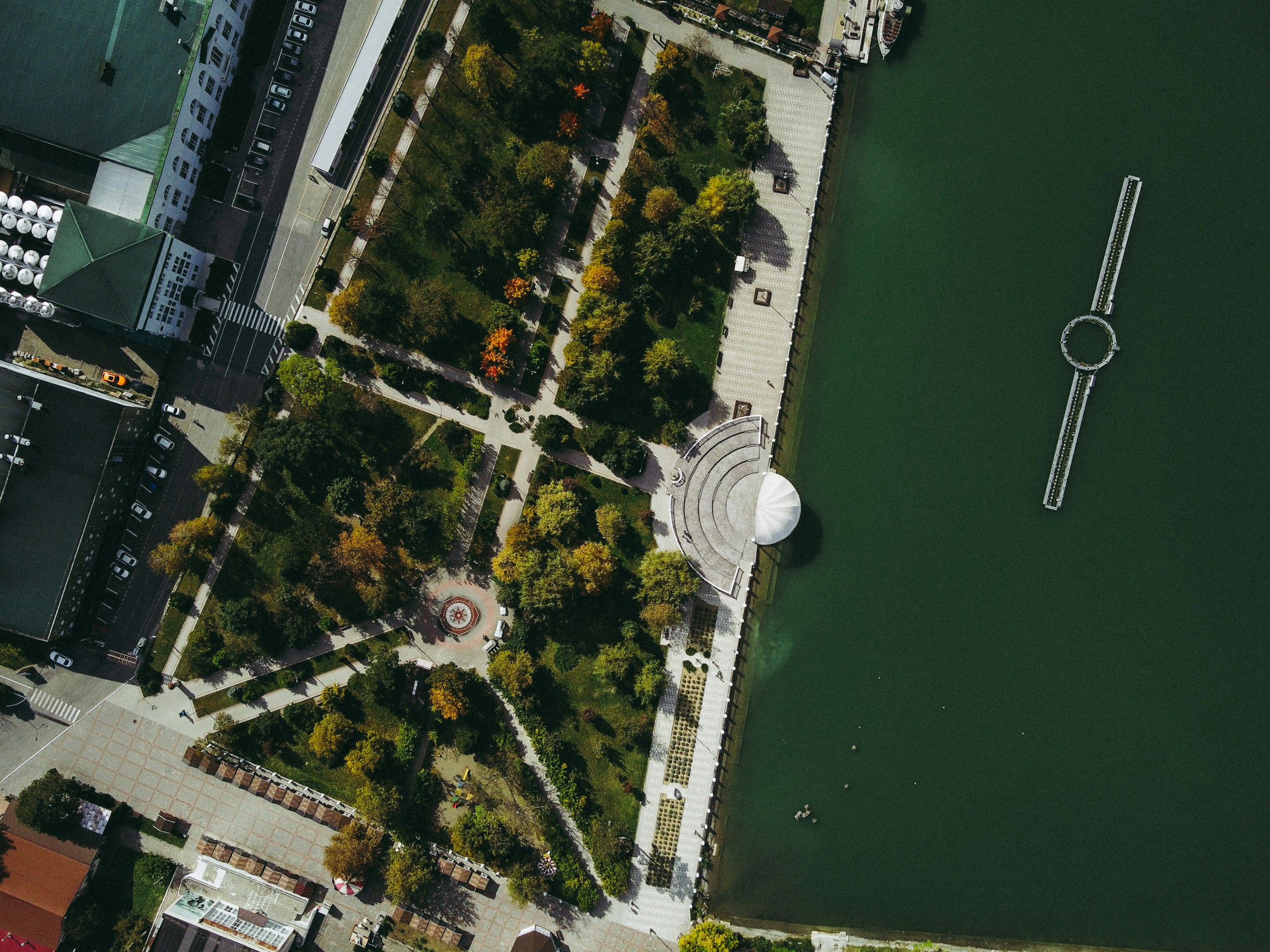 Aerial View of a Waterfront Park and Lake HD Wallpaper
