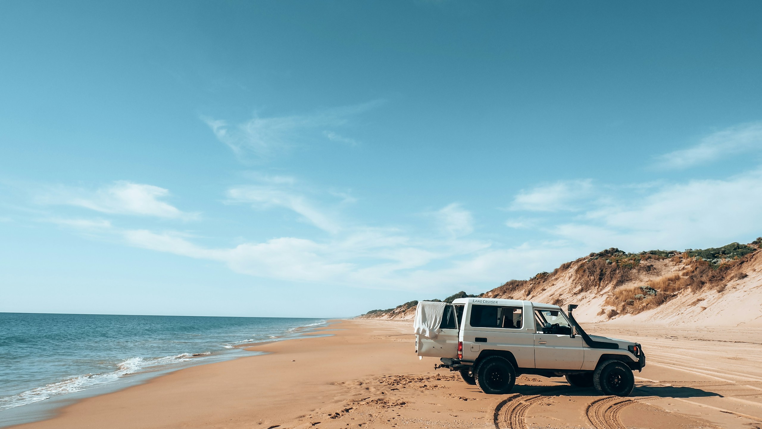 White Toyota Land Cruiser Parked on a Sandy Beach HD Wallpaper
