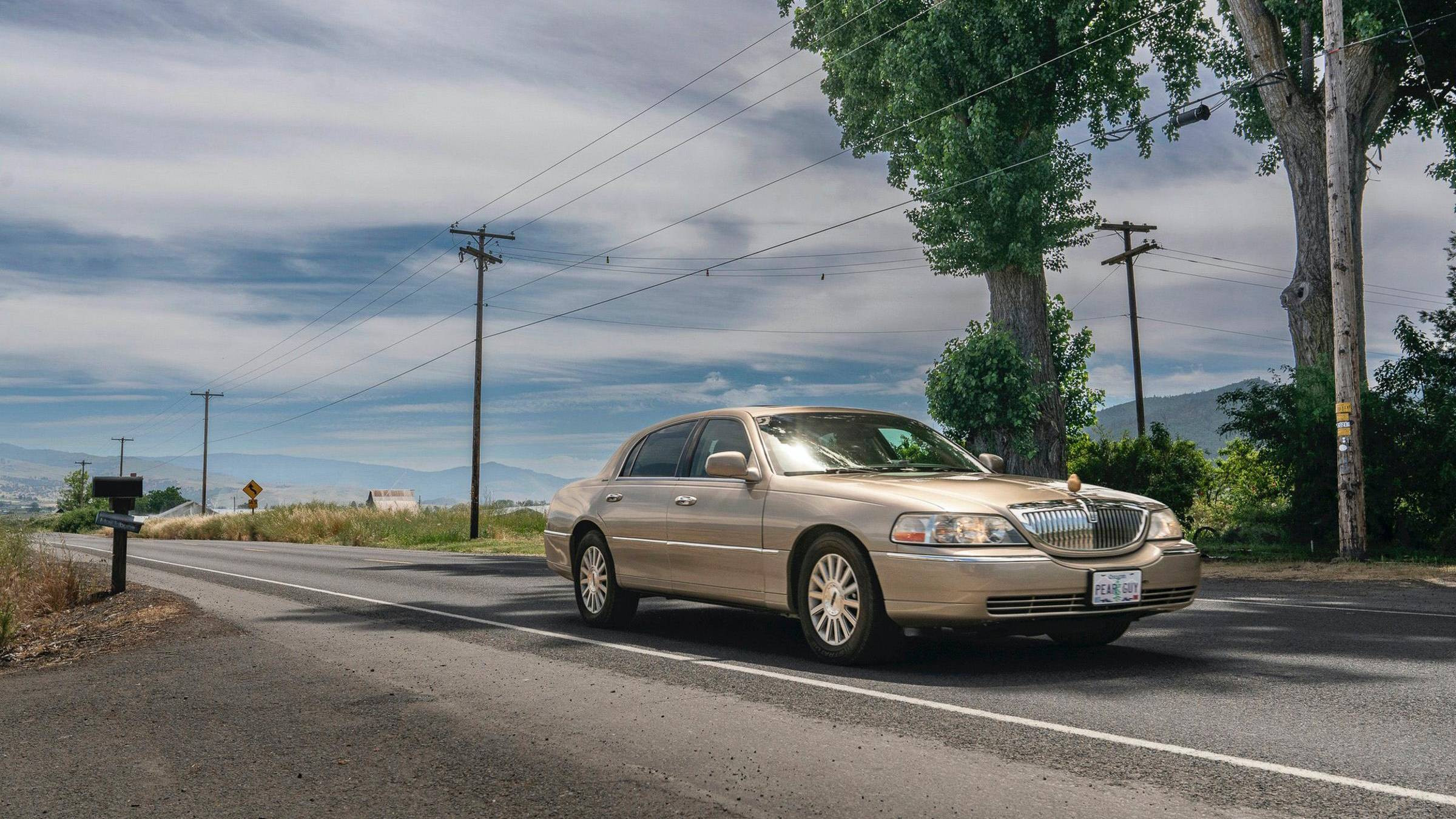 Lincoln Town Car in Ernie and Emma HD Wallpaper