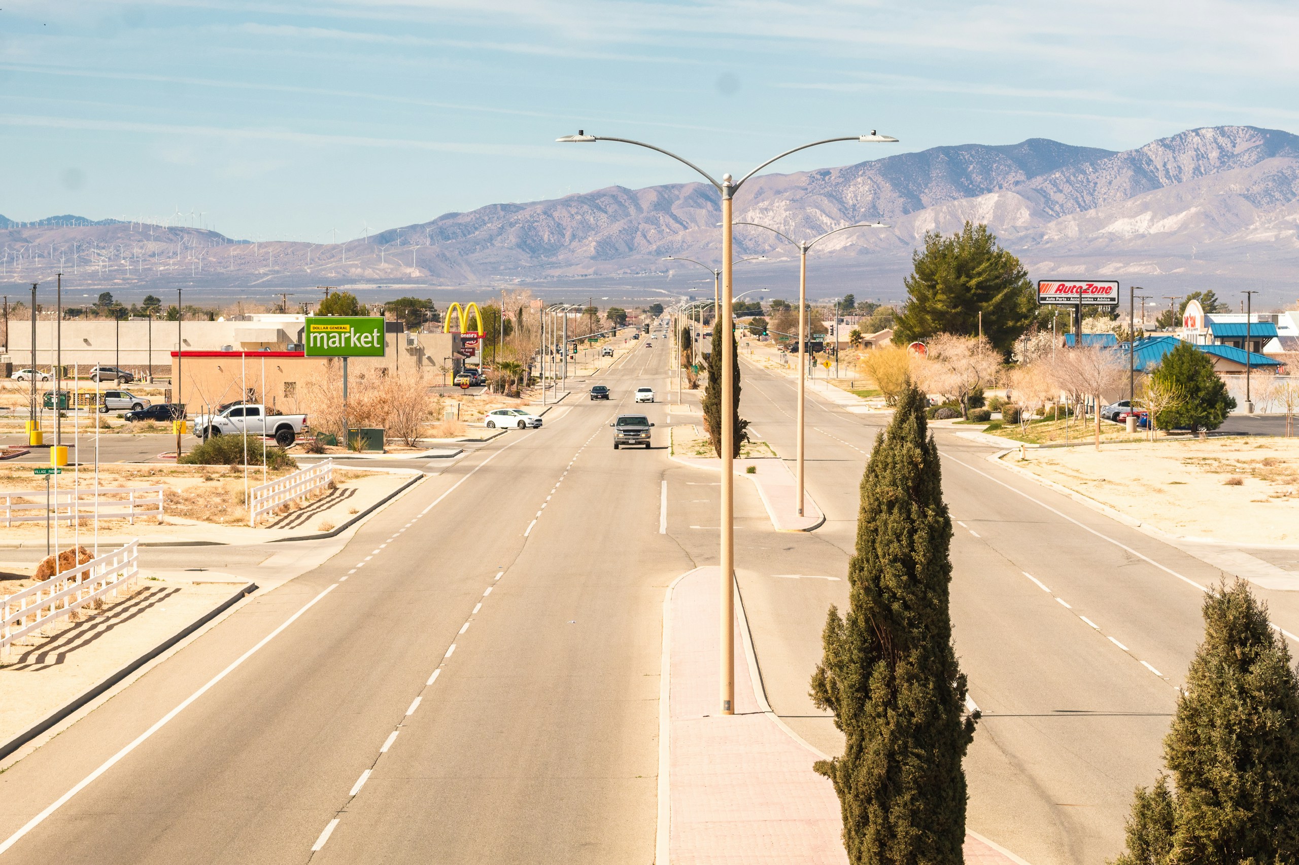 Desert Highway in California City with Mountains HD Wallpaper