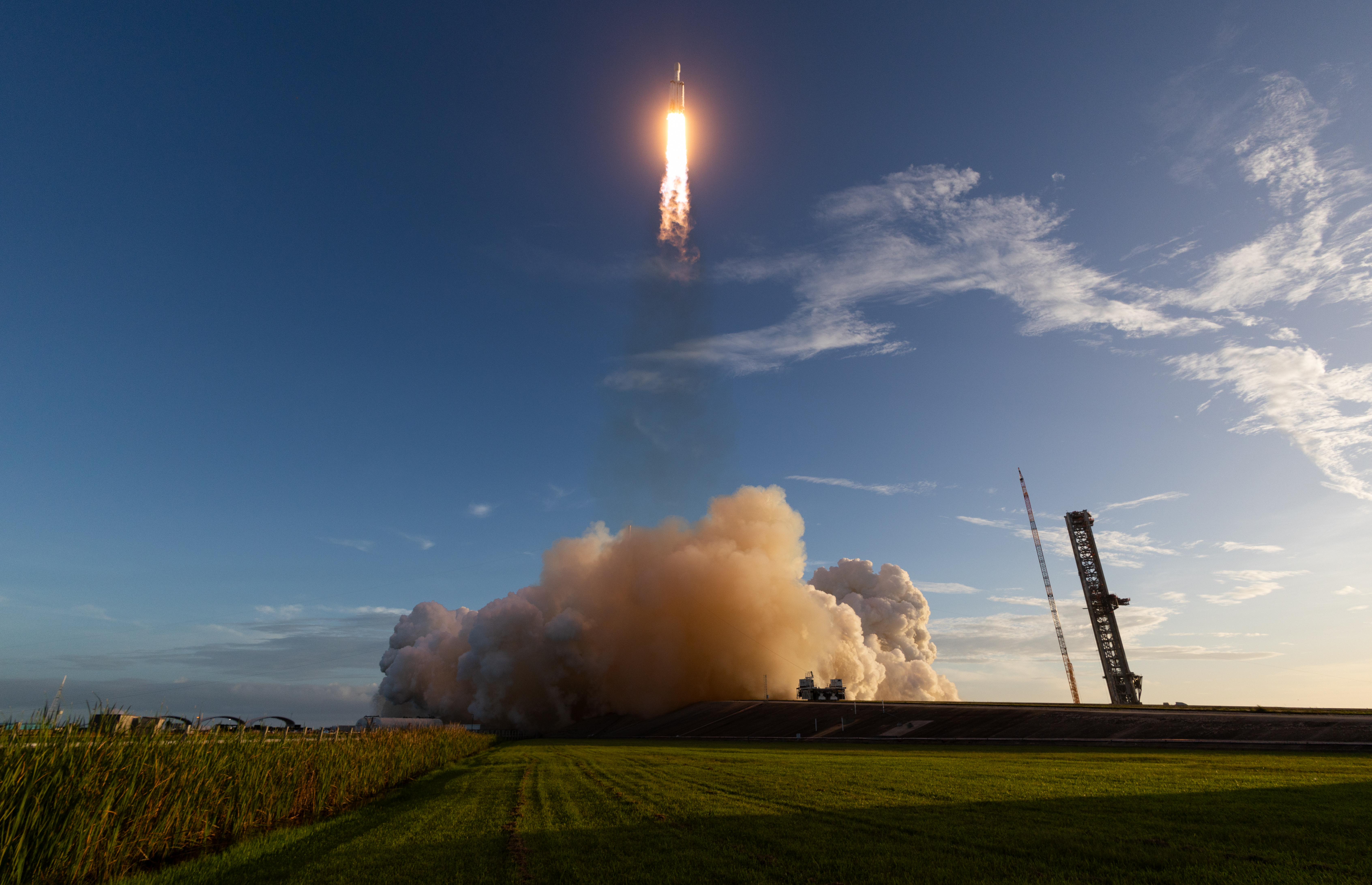 Launch of the Falcon Heavy Rocket HD Wallpaper