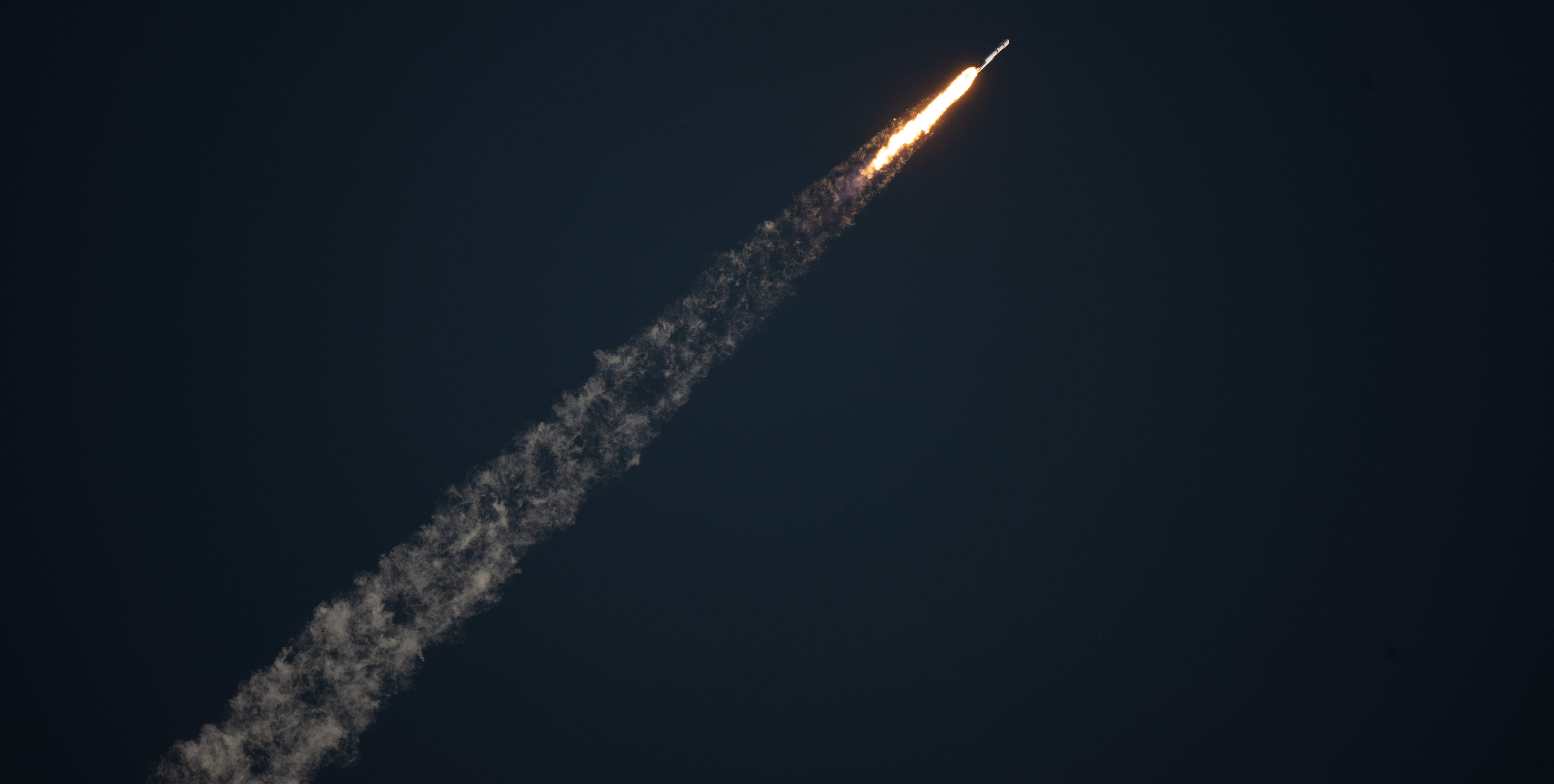 SpaceX Falcon Heavy Rocket Launching into Space HD Wallpaper