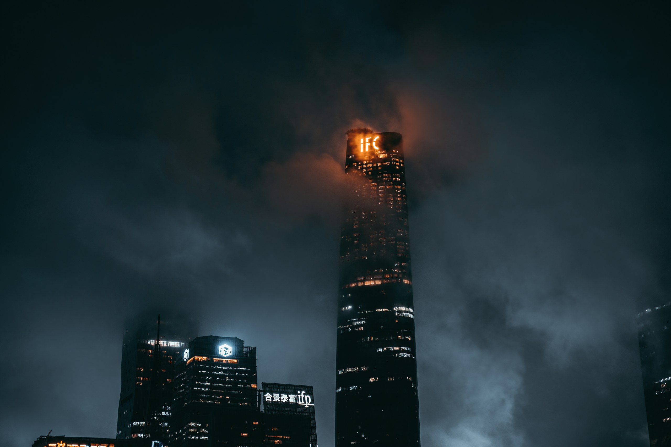 Guangzhou IFC Skyscraper Shrouded in Night Clouds HD Wallpaper