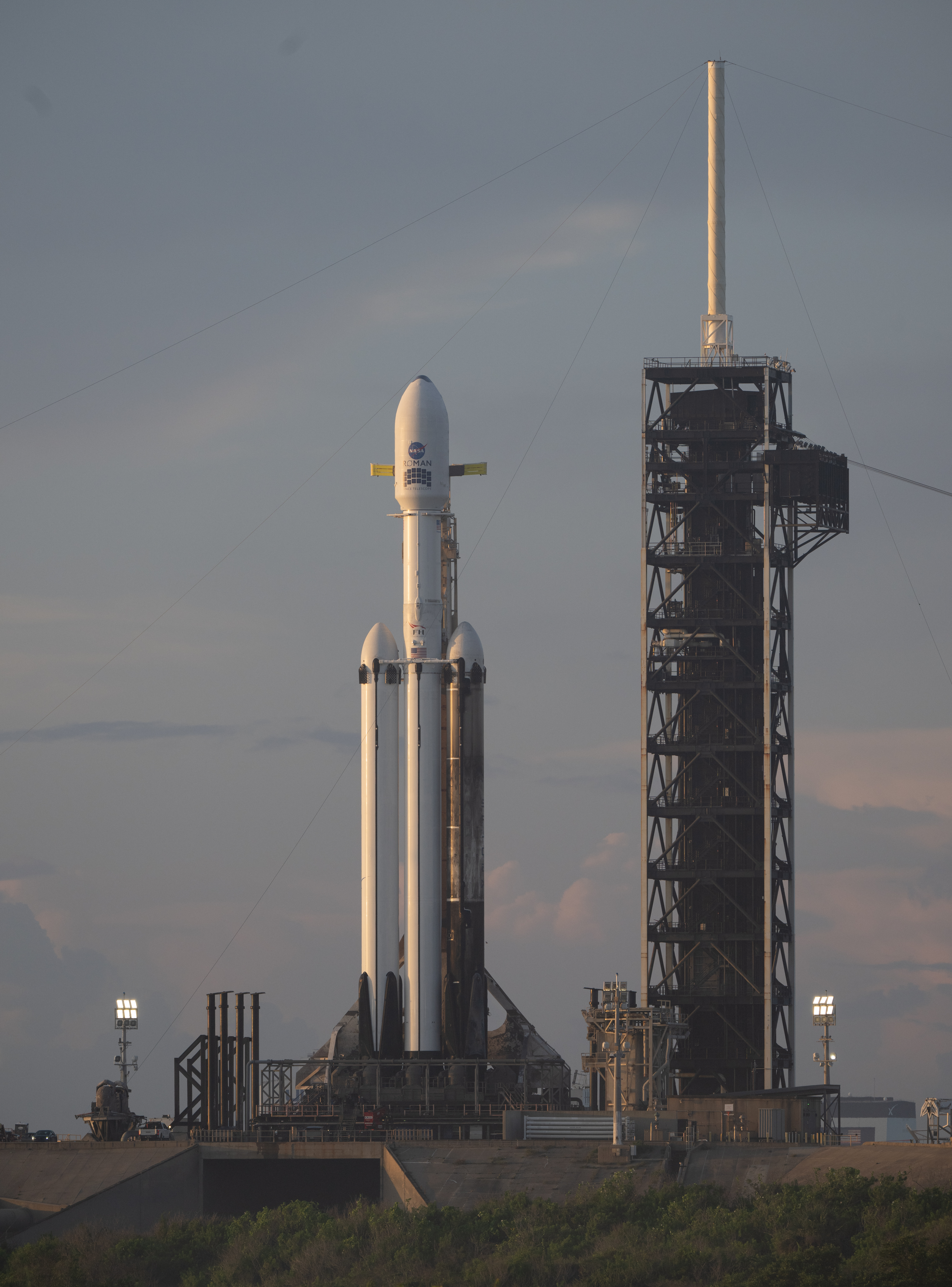 SpaceX Falcon Heavy Rocket on Launchpad 39A HD Wallpaper