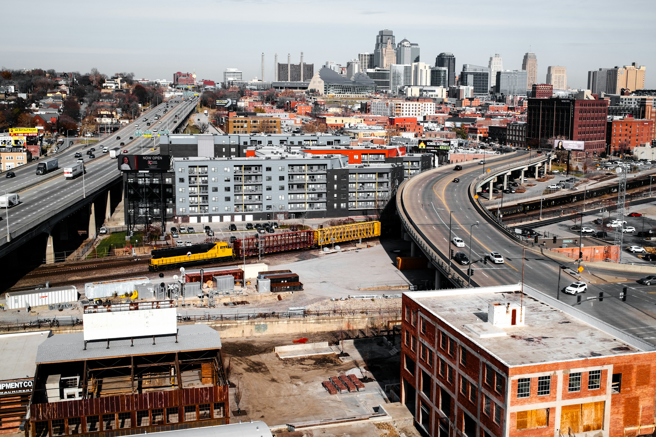 Aerial View of Kansas City Skyline with Train HD Wallpaper