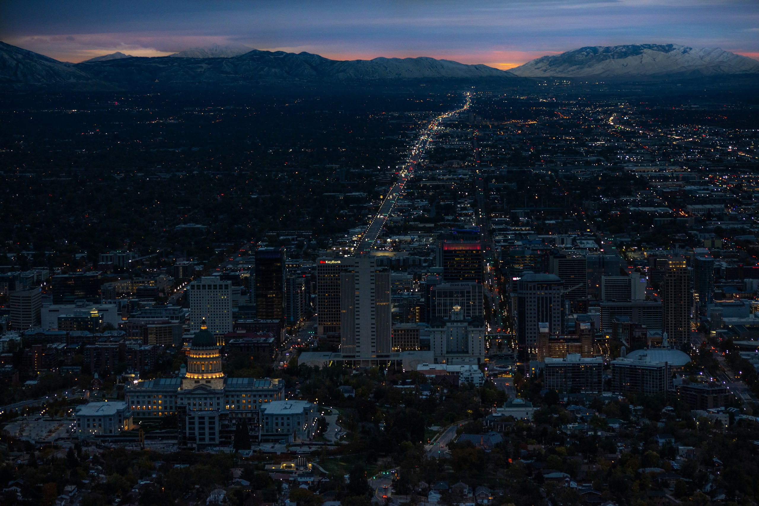 Salt Lake City skyline and capitol building at night HD Wallpaper