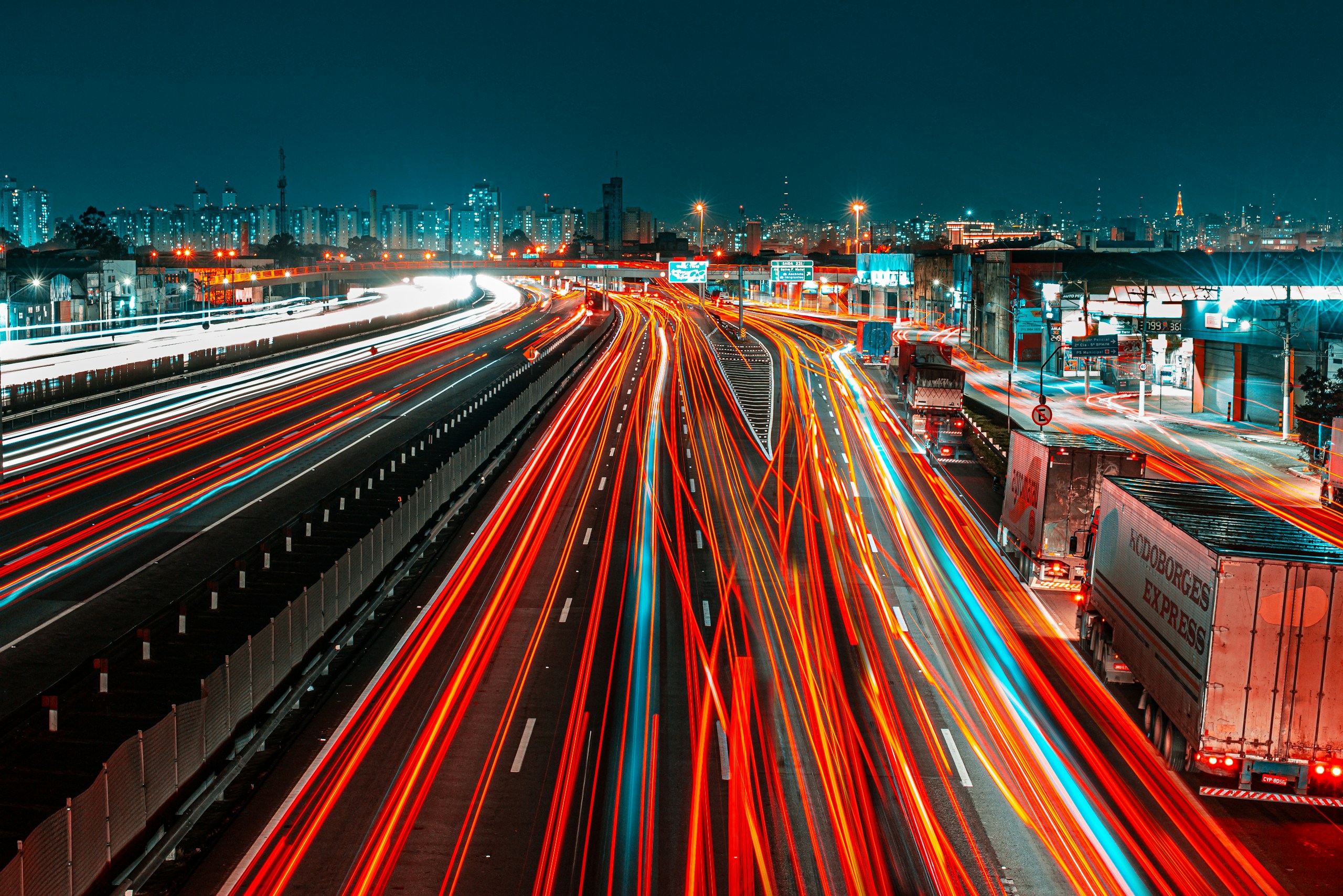 Long exposure traffic light trails on highway at night HD Wallpaper