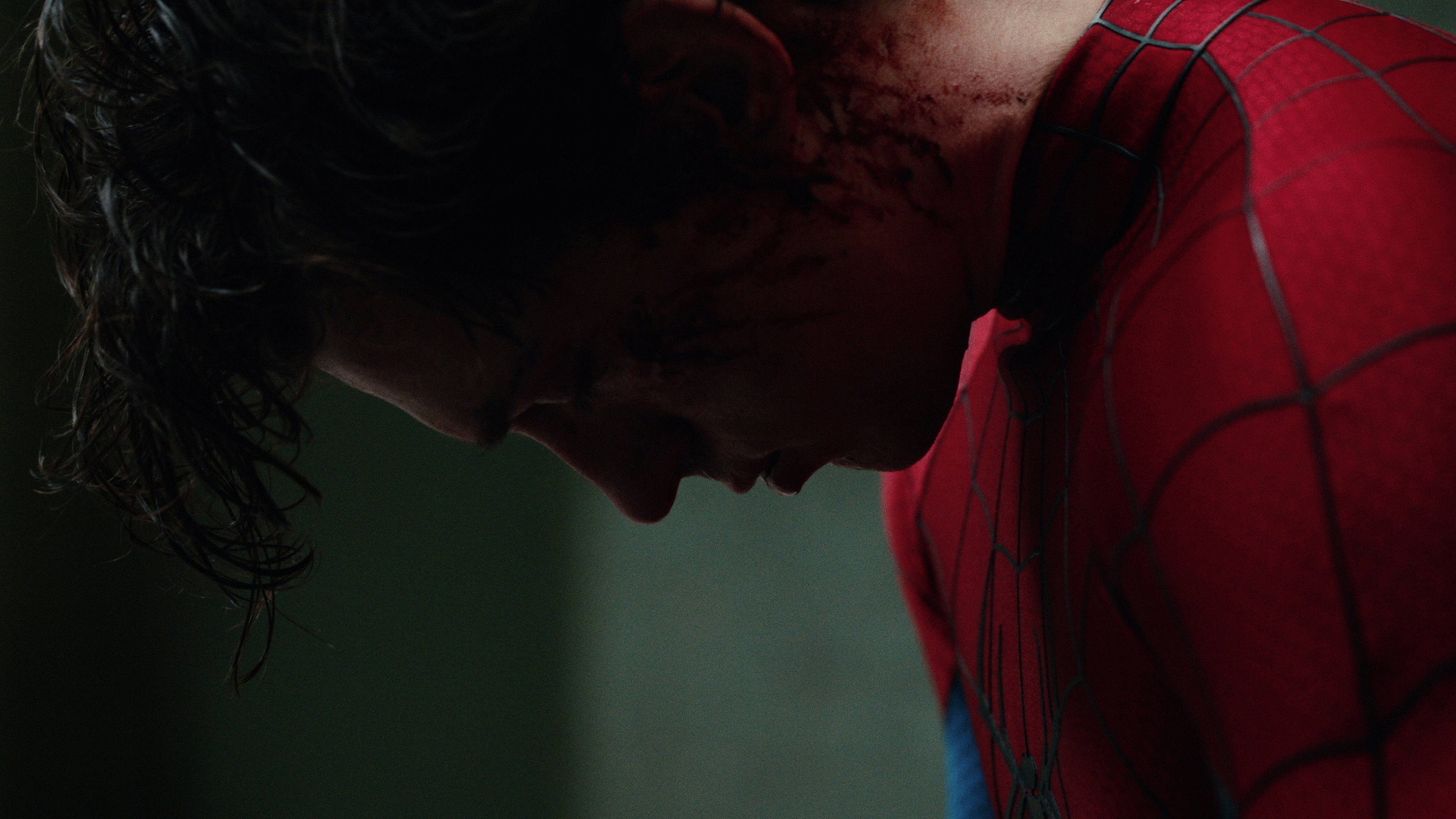Spider-Man with bloody face looking down HD Wallpaper