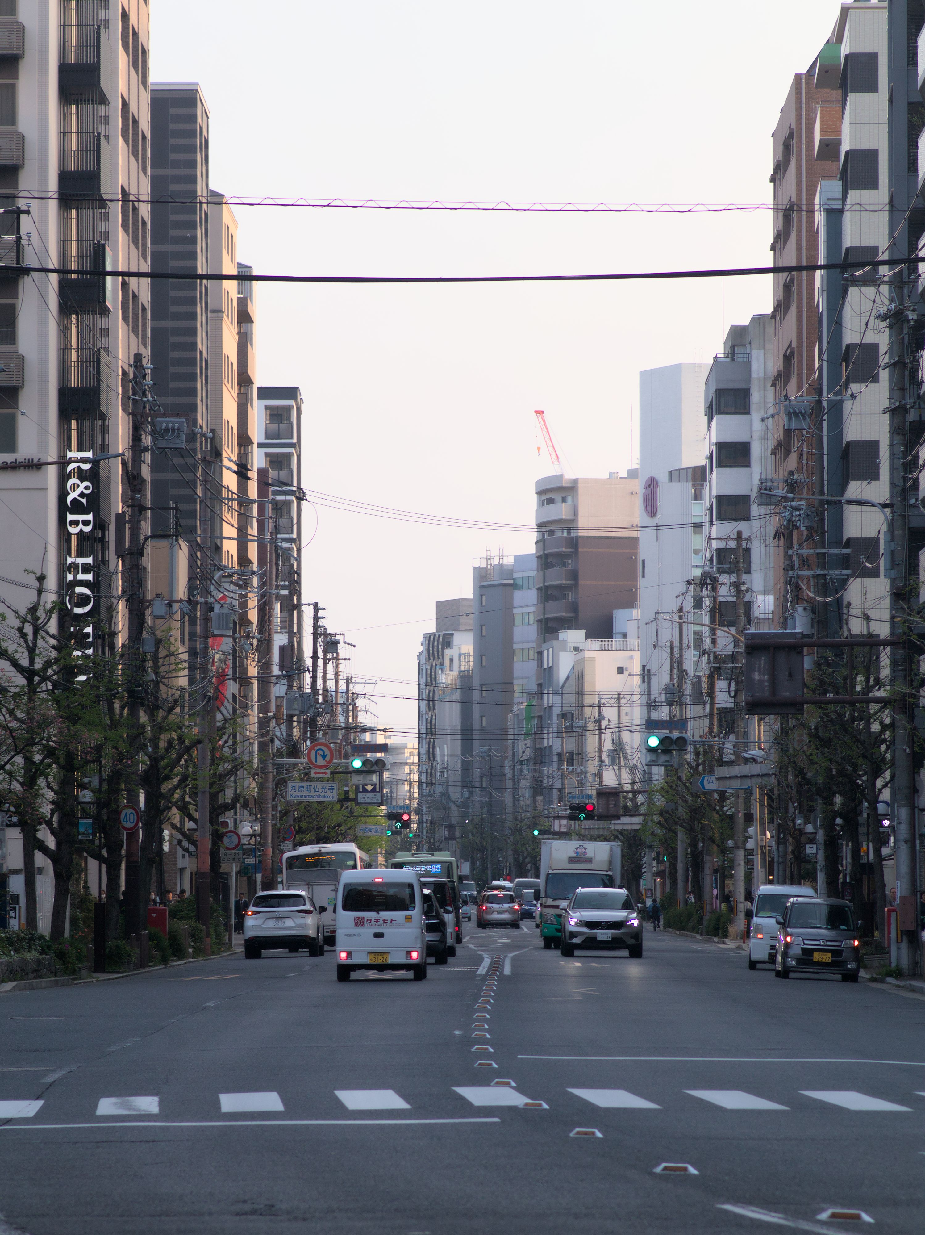 City street with traffic and buildings HD Wallpaper