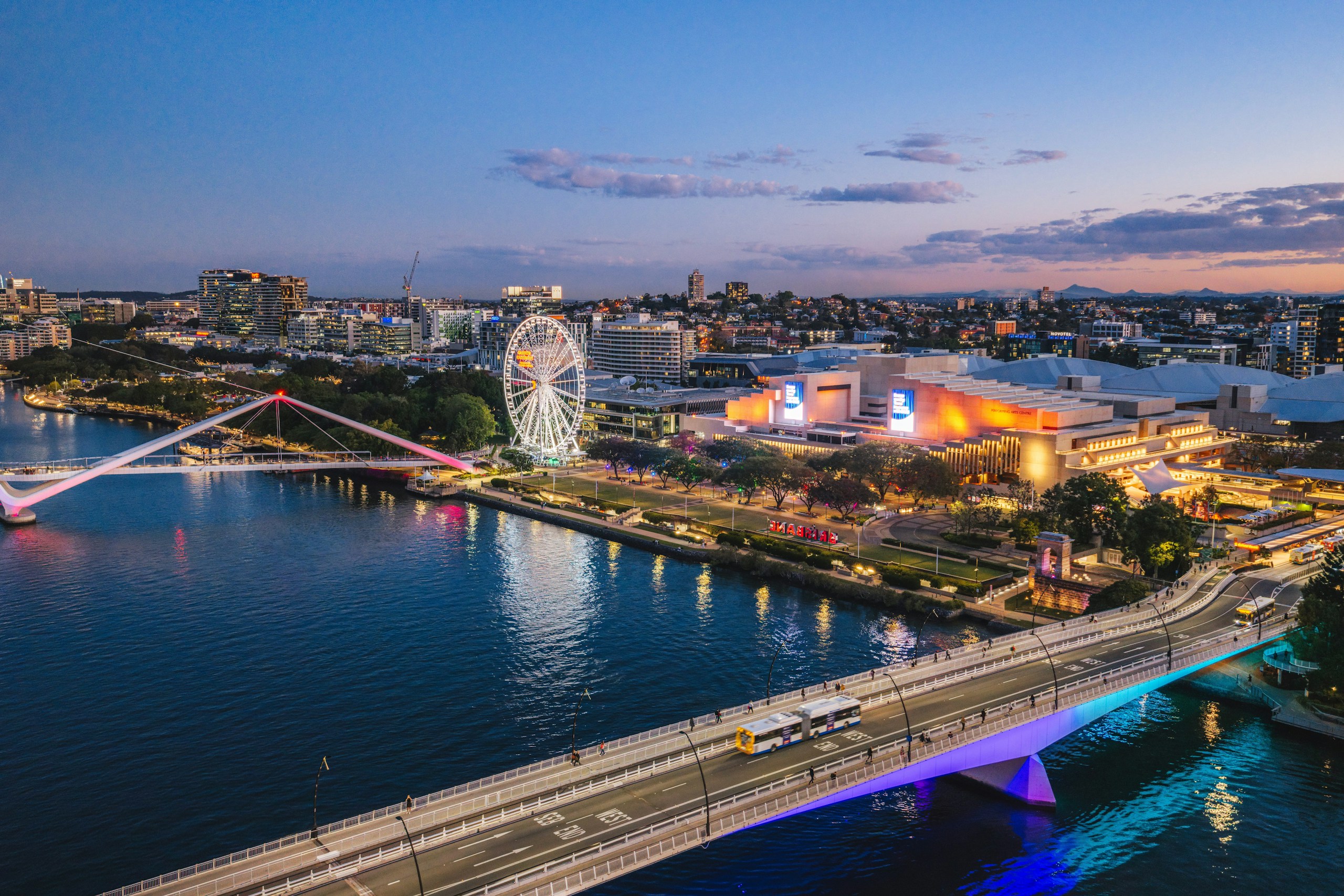 Brisbane River and South Bank skyline at dusk HD Wallpaper