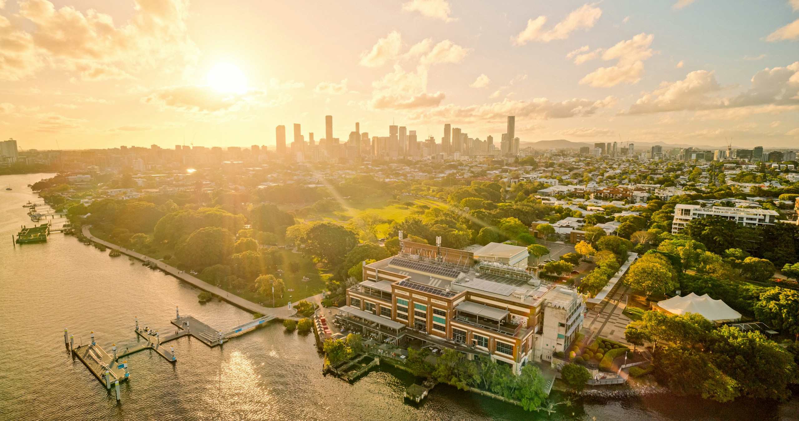 Aerial view of Brisbane city at sunset HD Wallpaper