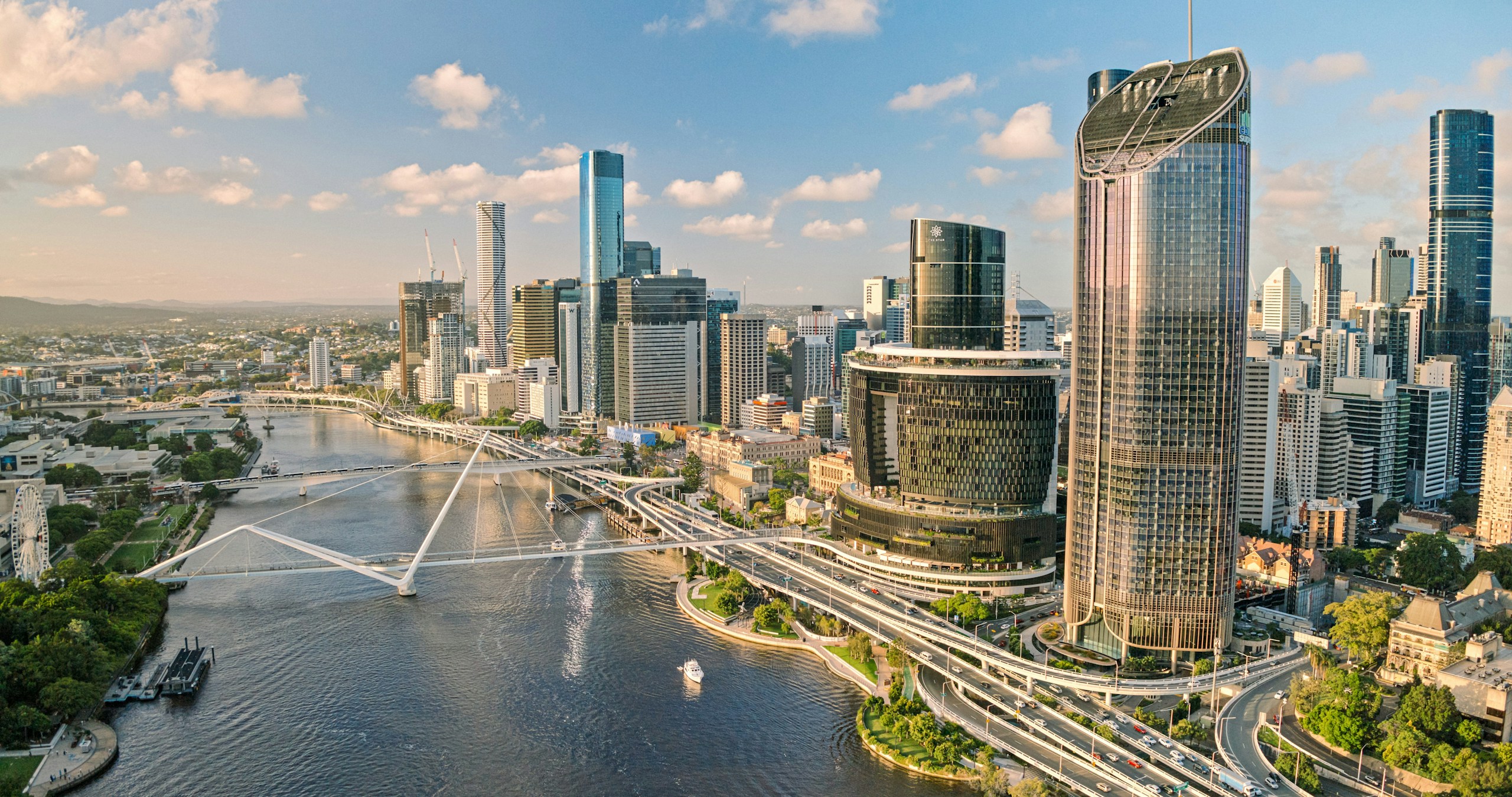 Brisbane skyline and river at sunset HD Wallpaper
