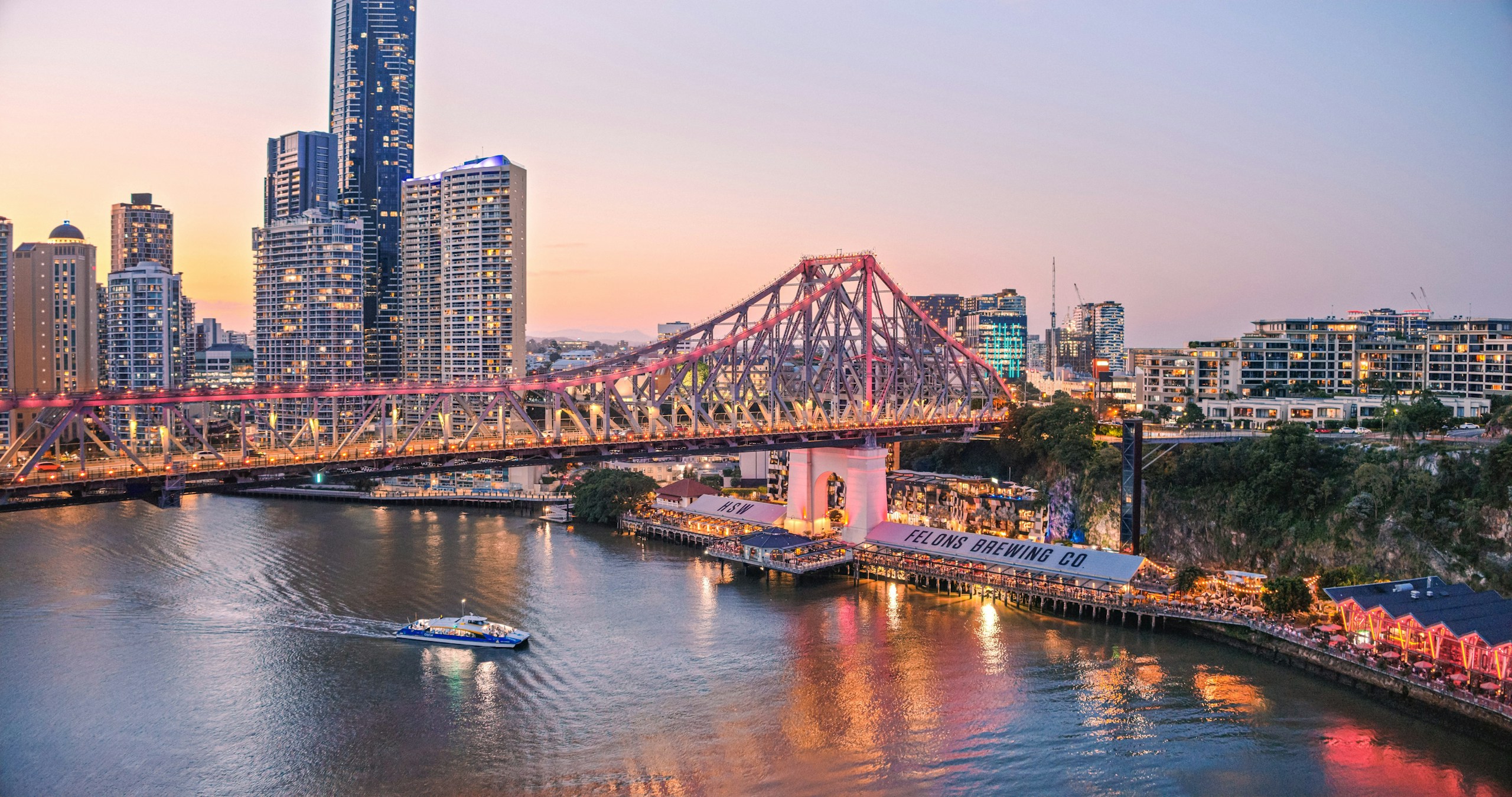 Story Bridge and Brisbane River at Dusk HD Wallpaper
