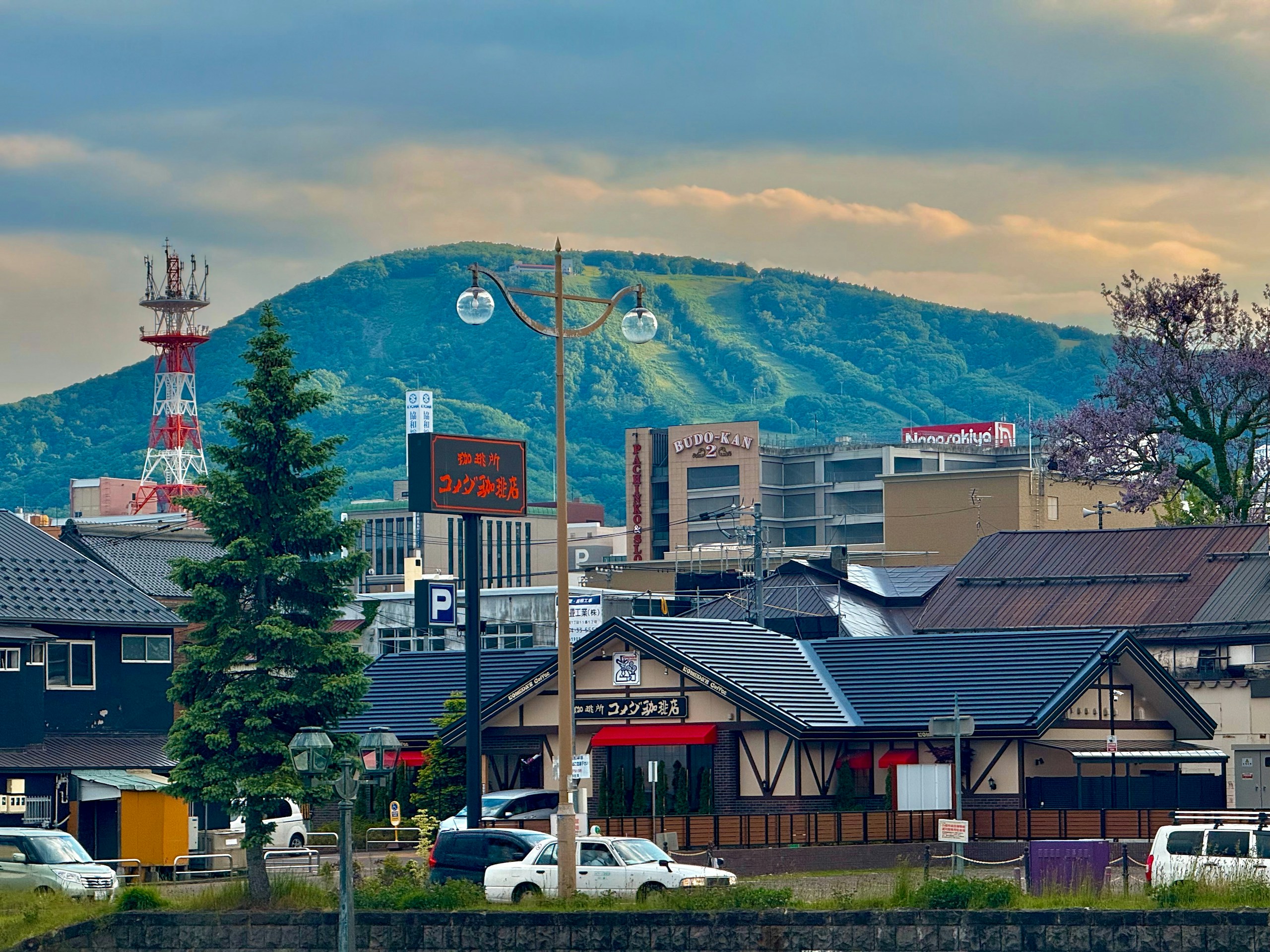 Cityscape with a mountain and a radio tower HD Wallpaper