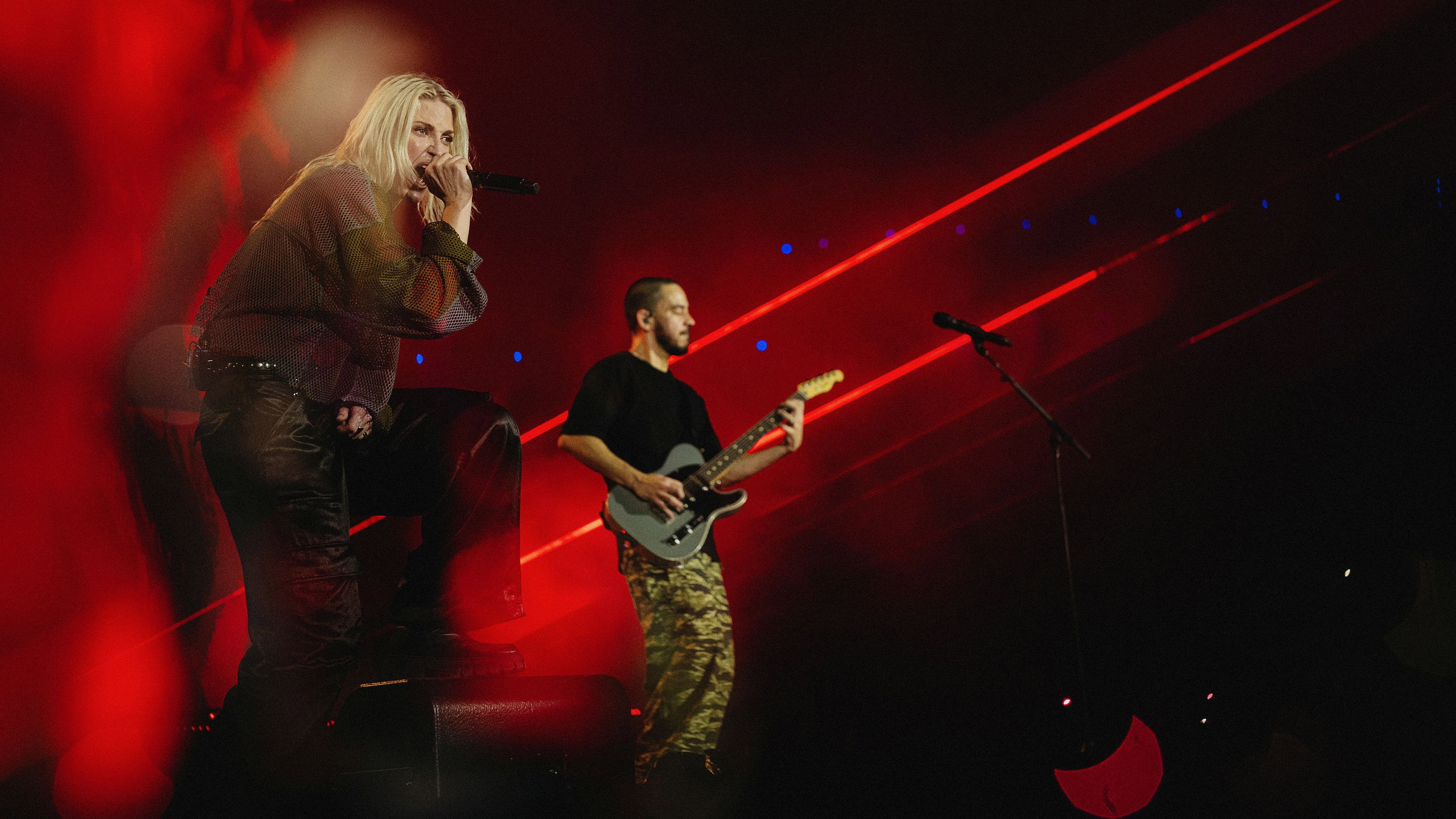 Linkin Park: Unshatter concert performance HD Wallpaper