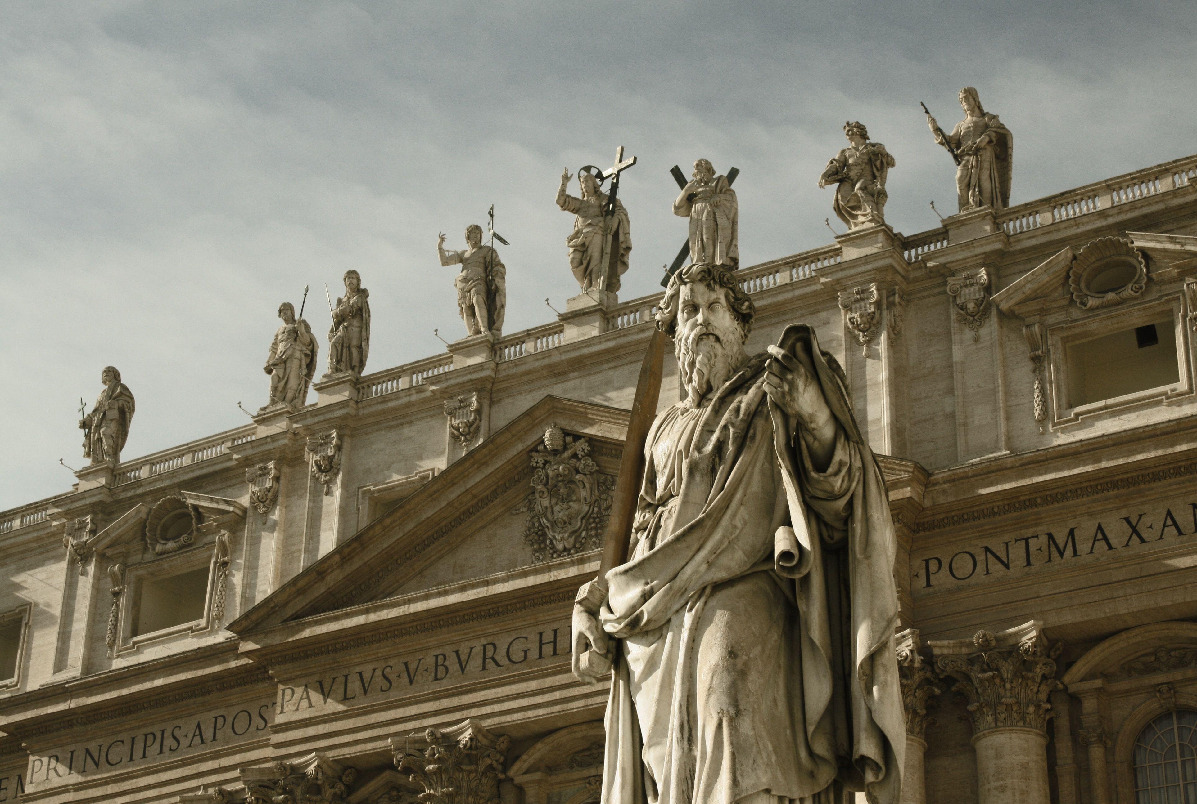 Statues on St. Peter's Basilica facade, Vatican City HD Wallpaper