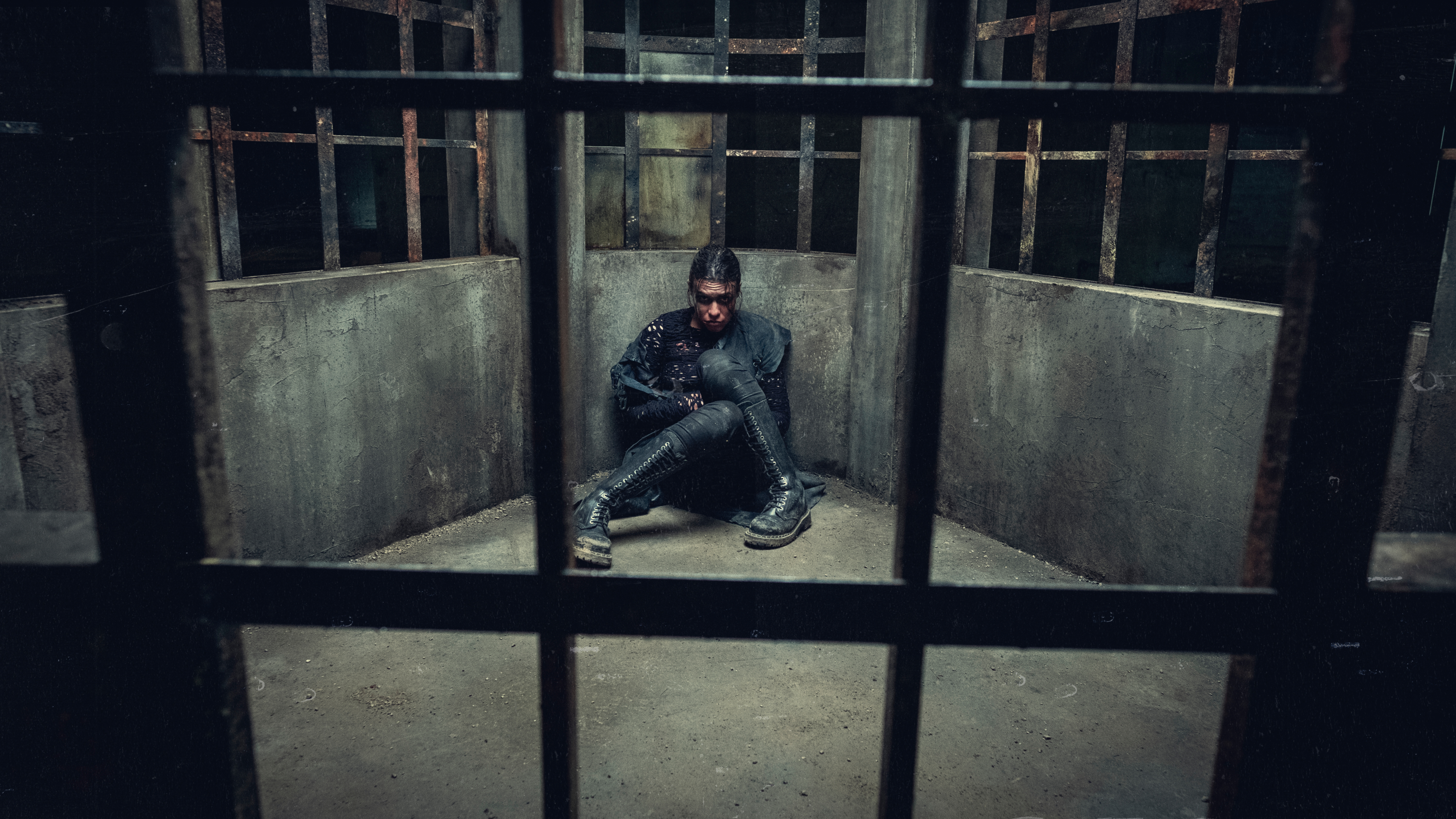 Person in a cage from Tribes Of Europa 4K HD Wallpaper
