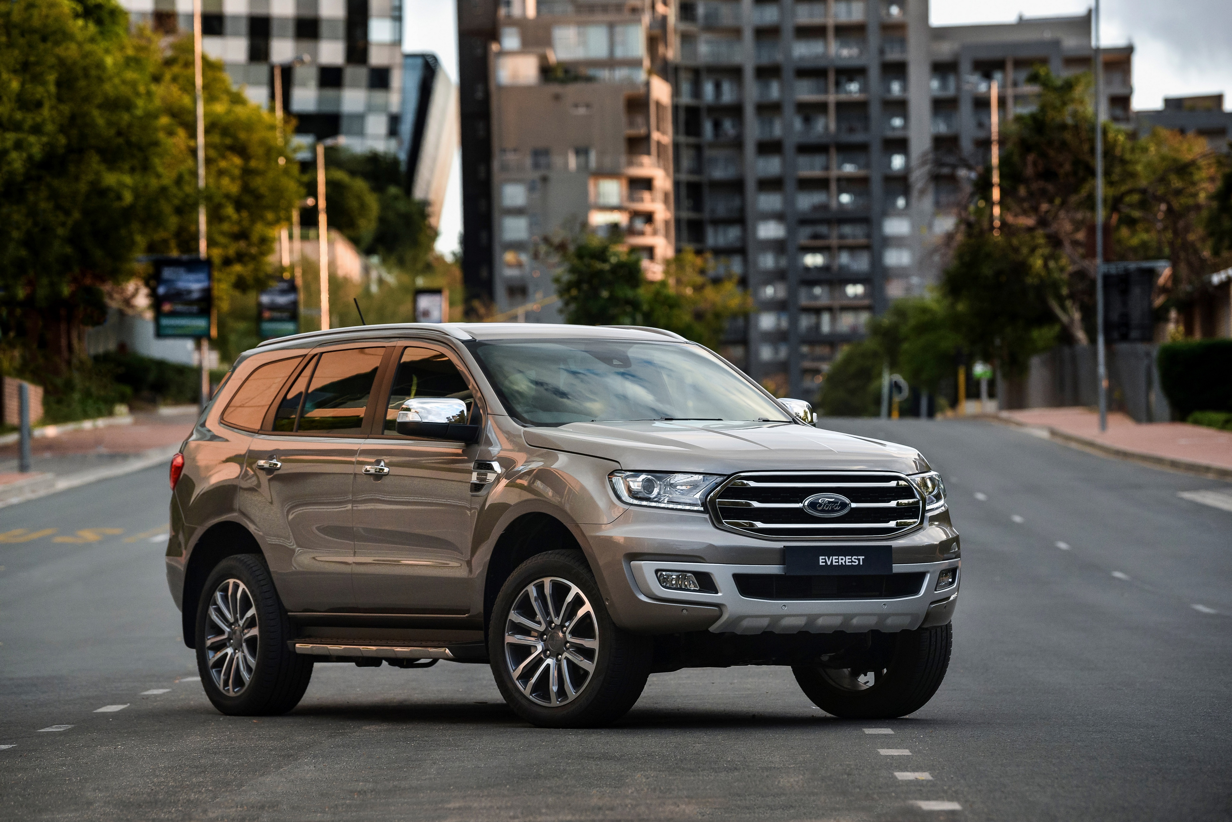 Ford Everest SUV on a City Street HD Wallpaper