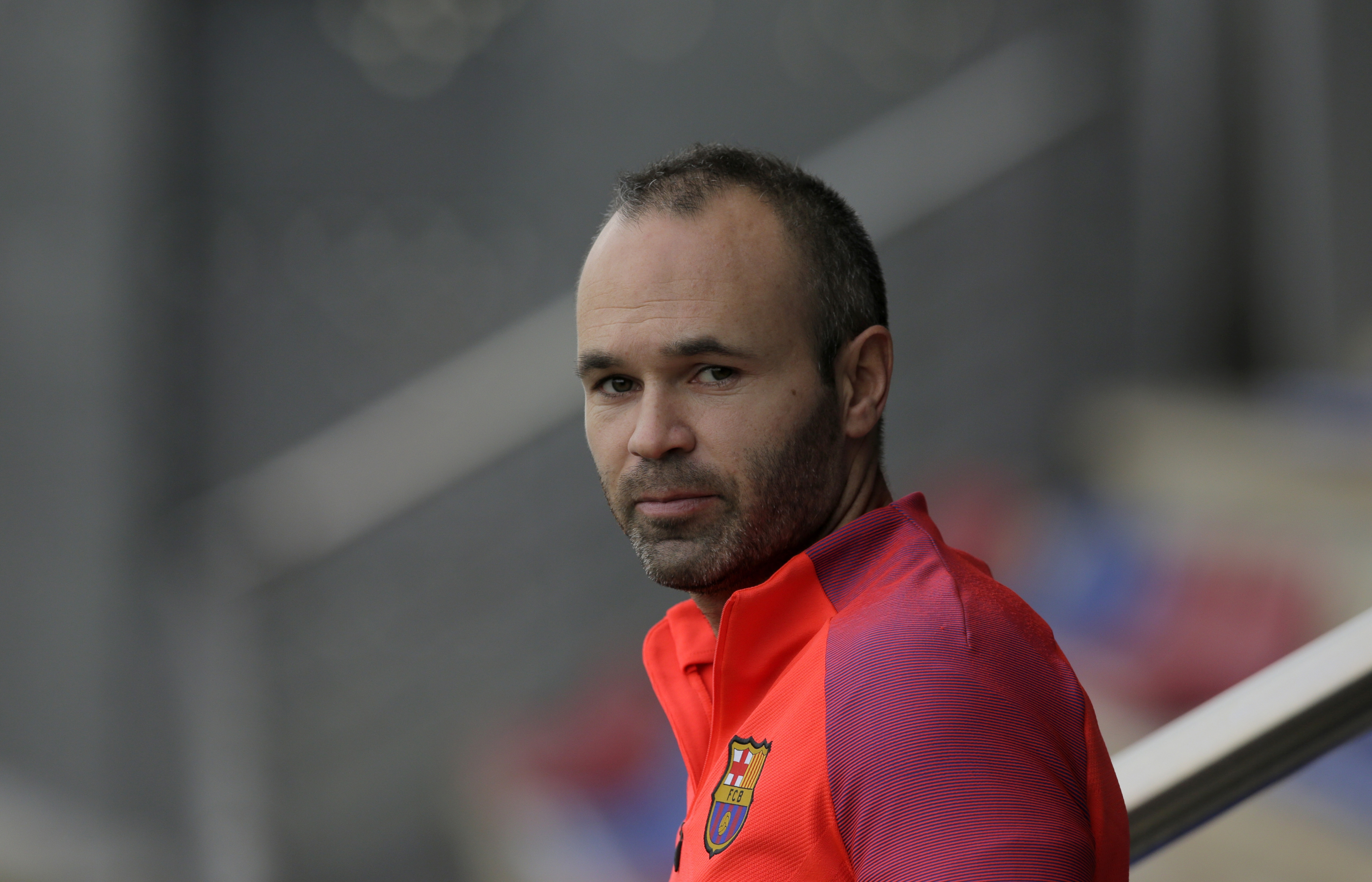 Andrés Iniesta wearing FC Barcelona kit HD Wallpaper